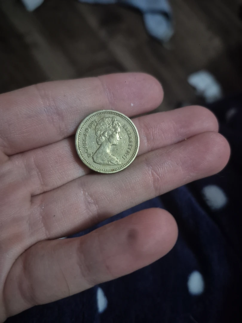 Rare 1983 frisrt edition British pound - photo 2