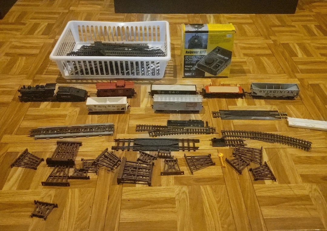 Railpower 1370 Model Train Powerpack and train set