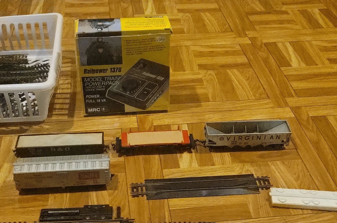 Railpower 1370 Model Train Powerpack and train set - photo 4