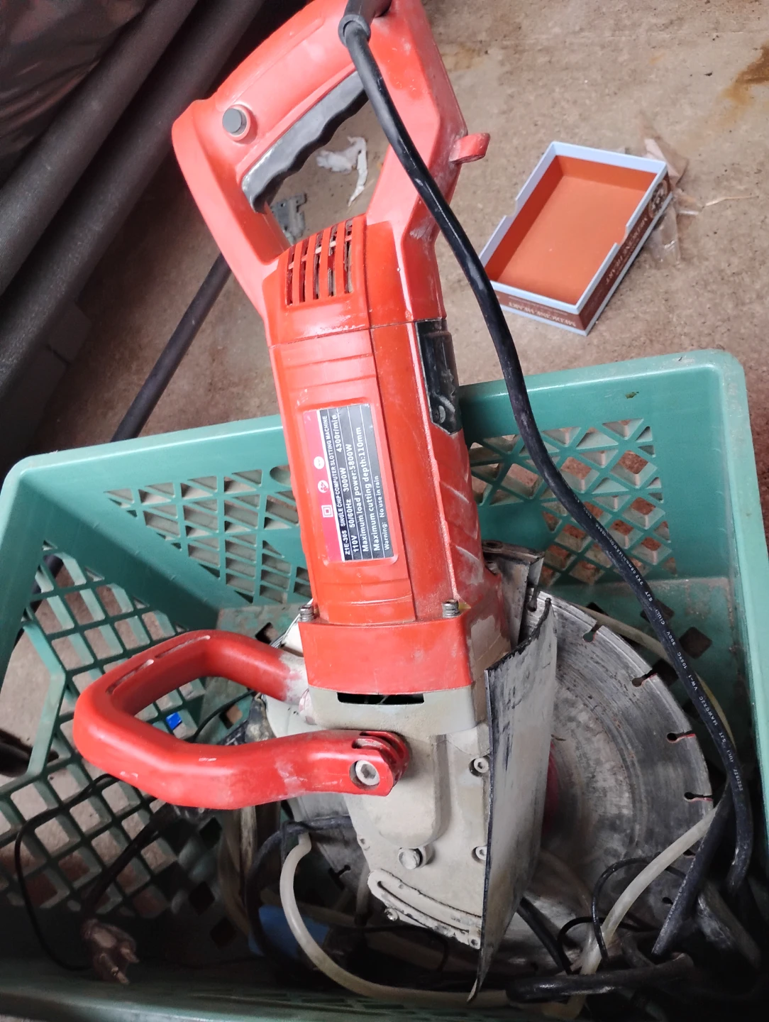 Concrete cutting wet saw