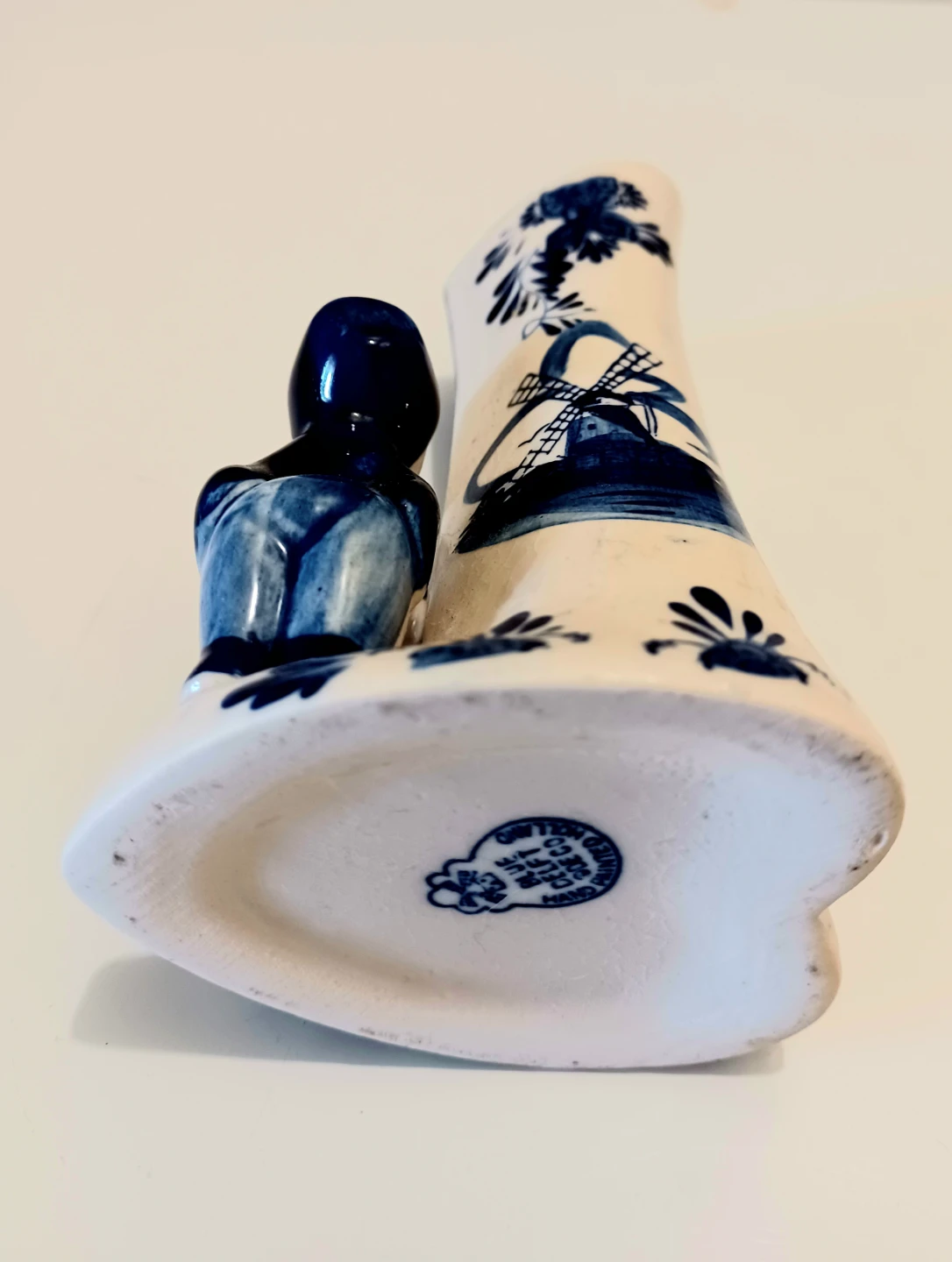 Vtg Kissing Couple Hand-painted  Delft Dutch Vase - photo 5
