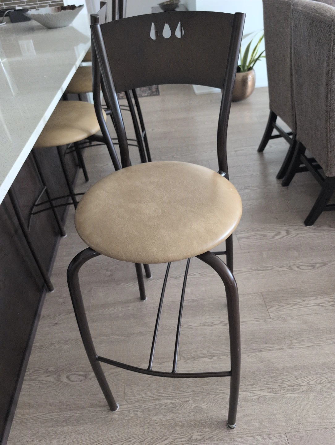 Swivel Bar Stool with Tan Seat