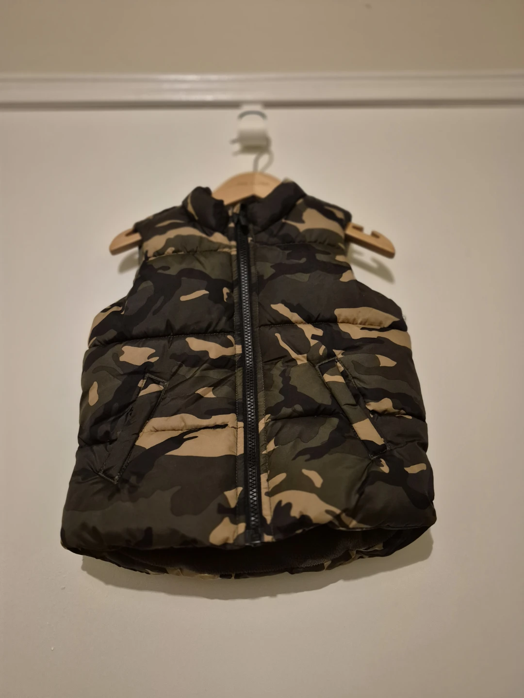 Old Navy Camo Puffer Vest - Size 3T