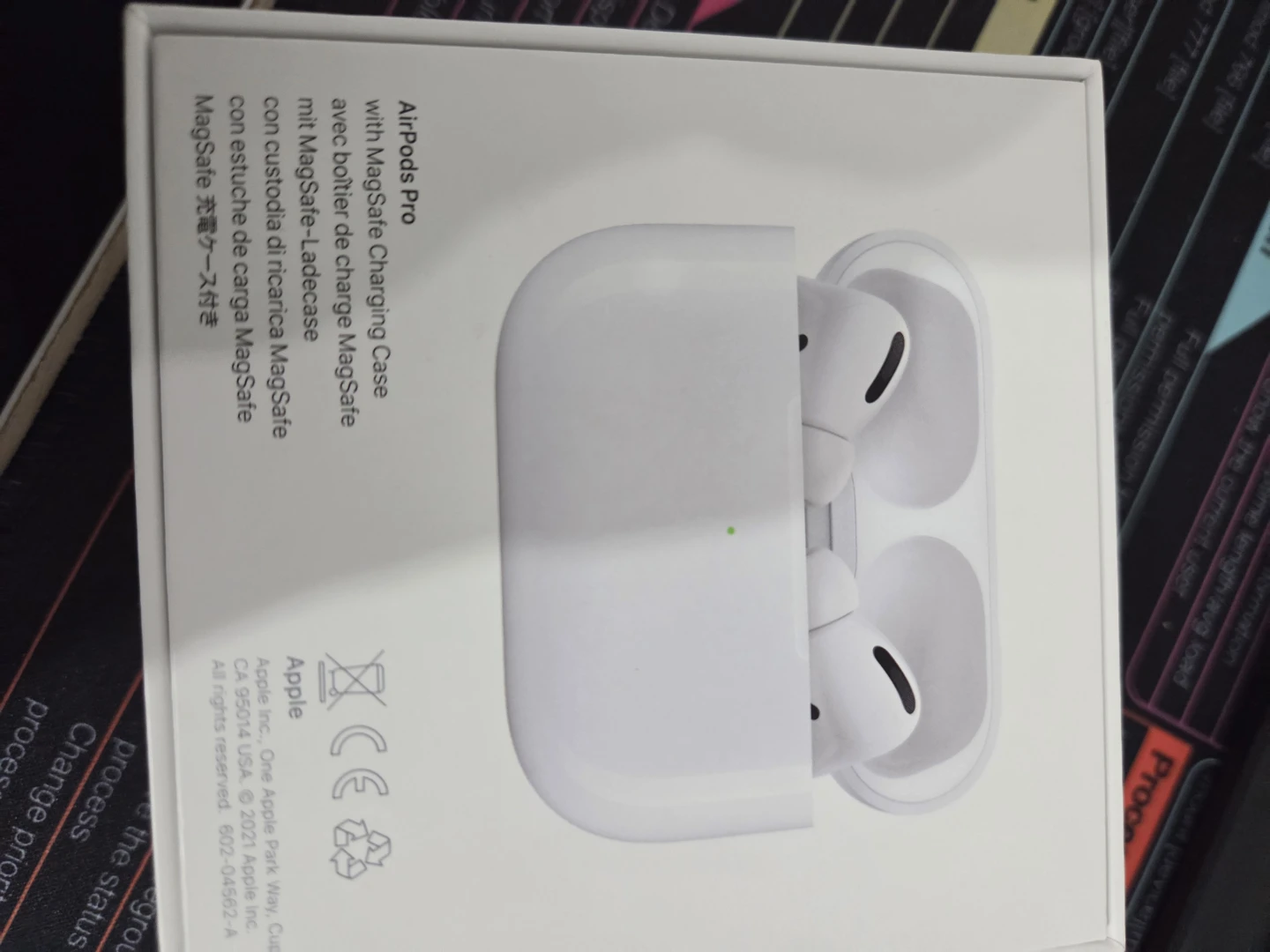 Apple AirPods Pro with MagSafe Charging Case - photo 4
