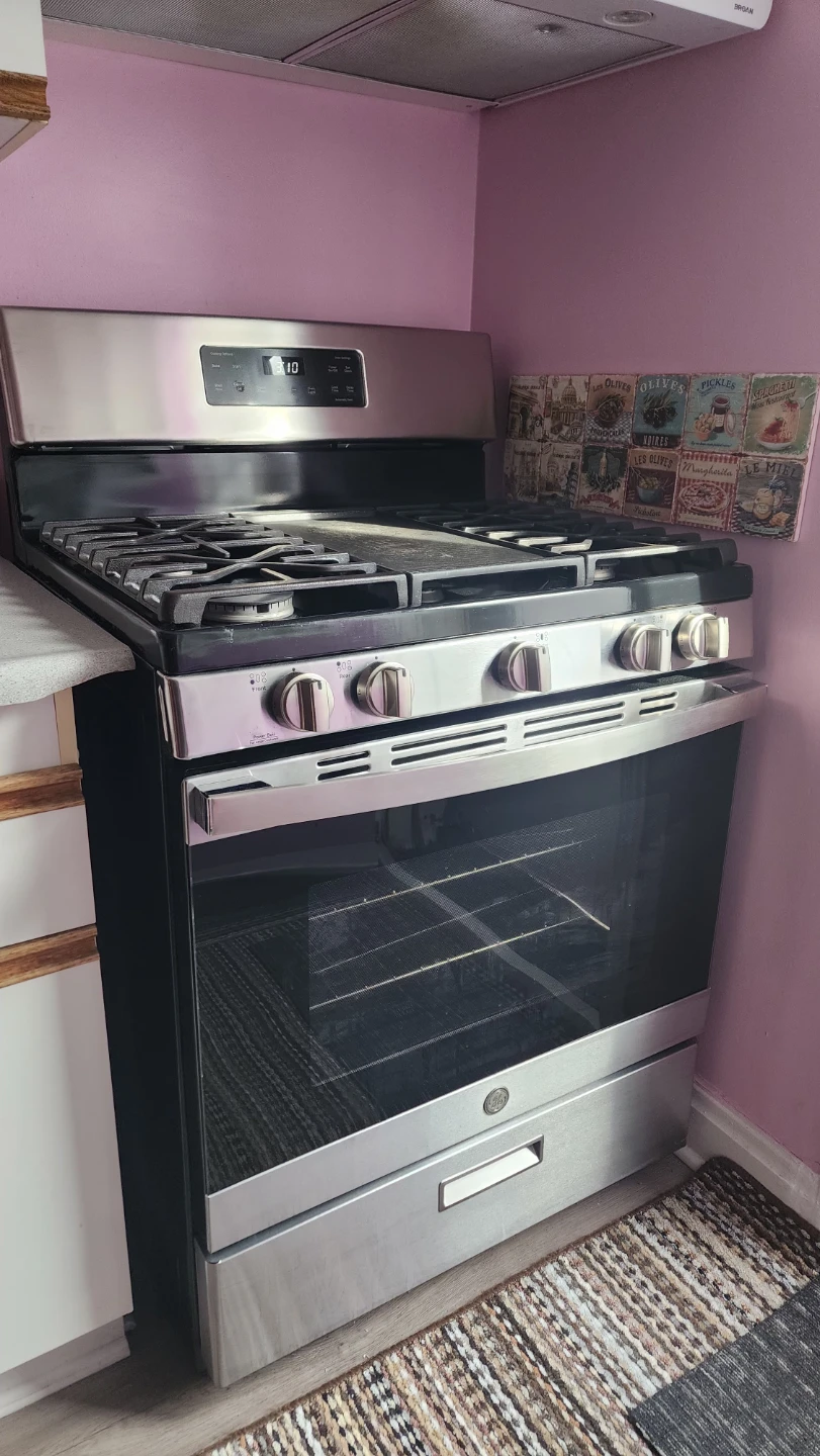 GE Gas Range with Griddle