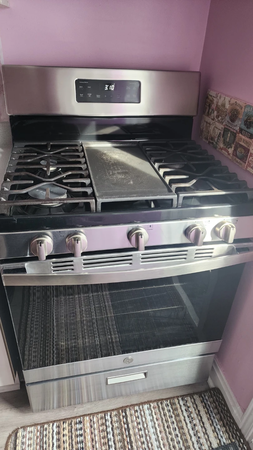 GE Gas Range with Griddle - photo 3
