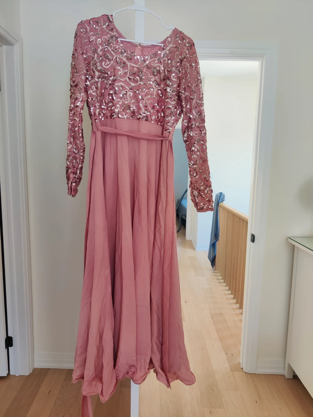 Pink sequined long-sleeved maxi dress with dupatta - photo 4
