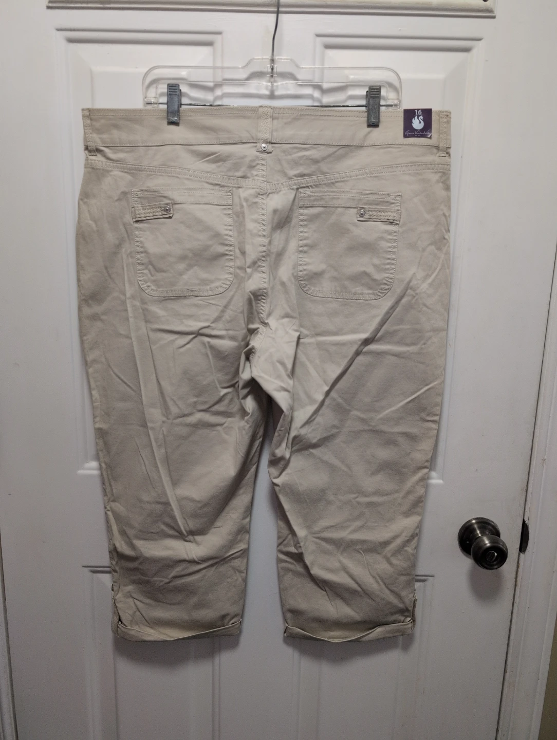 Gloria Vanderbilt Tan Capris Size 16 - photo 4