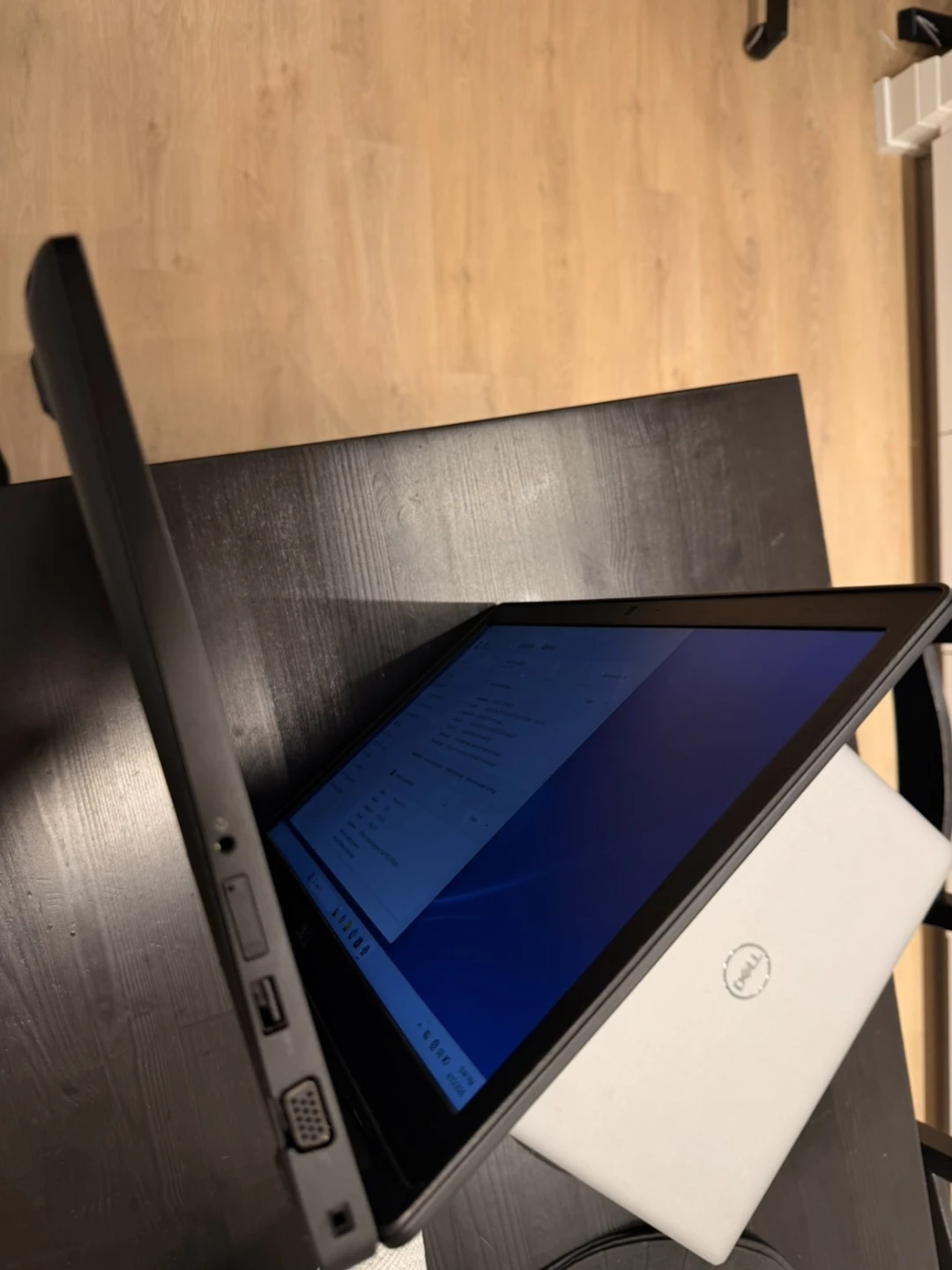 Dell Latitude 5590 | i5 | 8GB RAM | 256GB SSD - photo 2