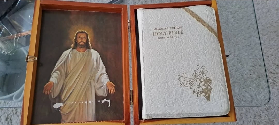 Memorial Edition Holy Bible Concordance in Wooden Case