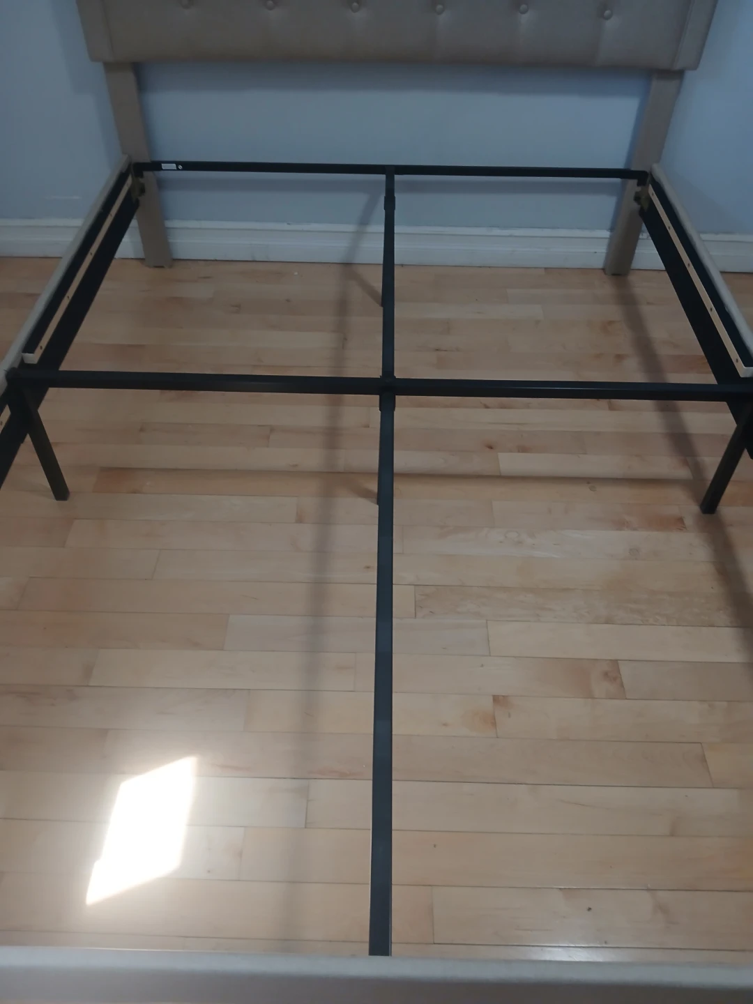 Queen Size Linen Tufted Upholstered Platform Bed Frame - photo 3