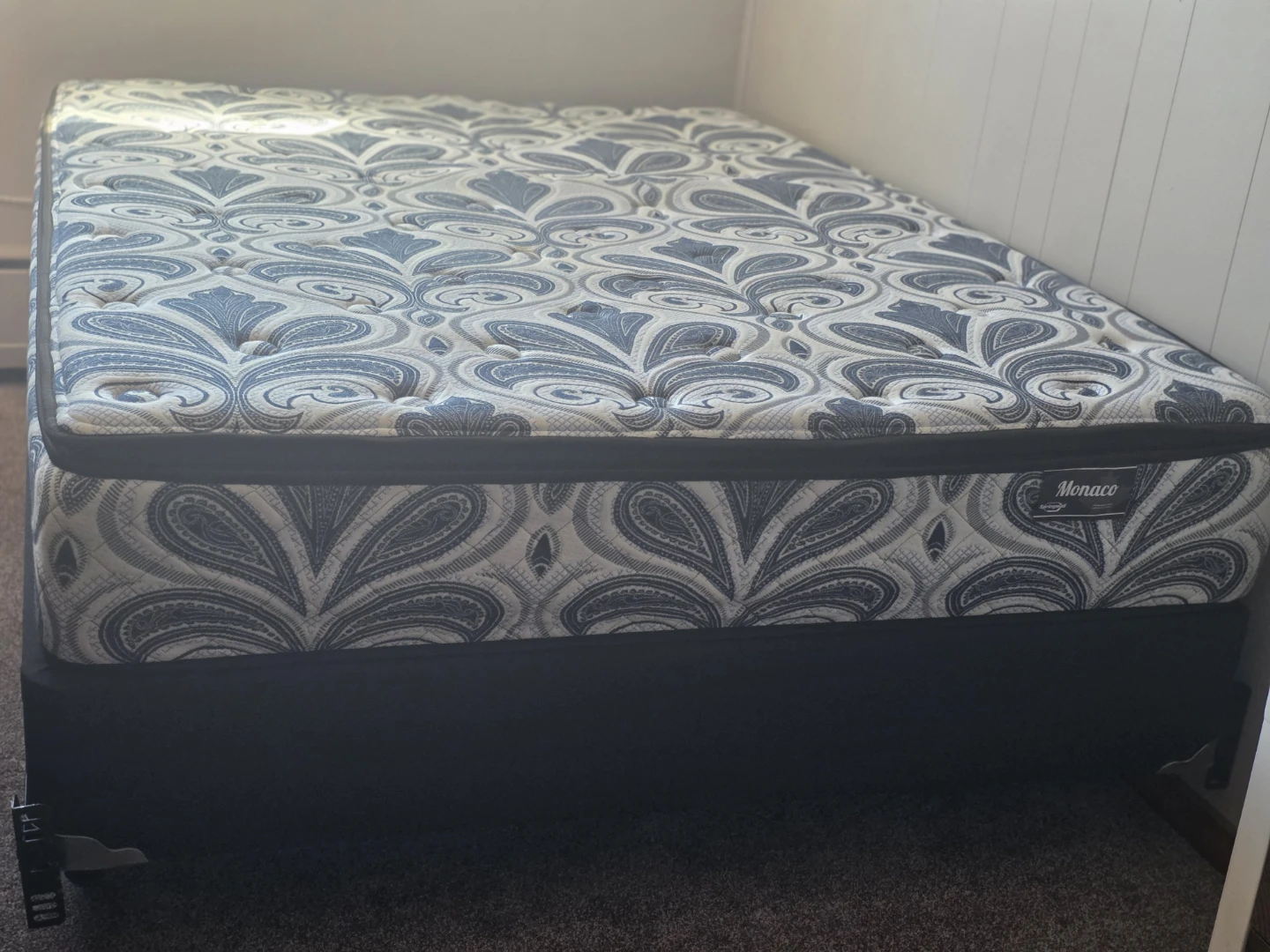 Monaco  Queen Mattress with box spring abd ion bed frame - photo 3