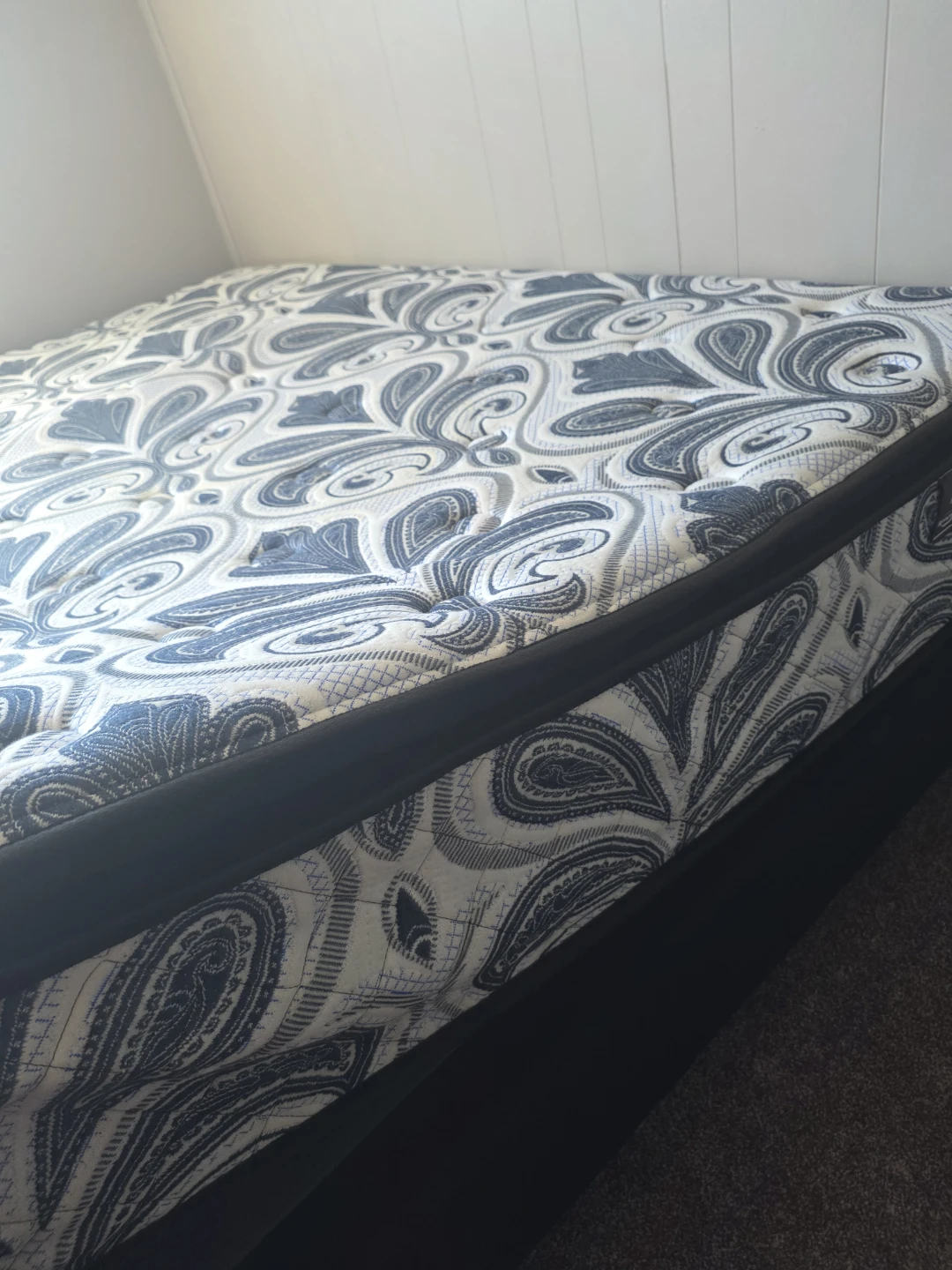 Monaco  Queen Mattress with box spring abd ion bed frame - photo 4
