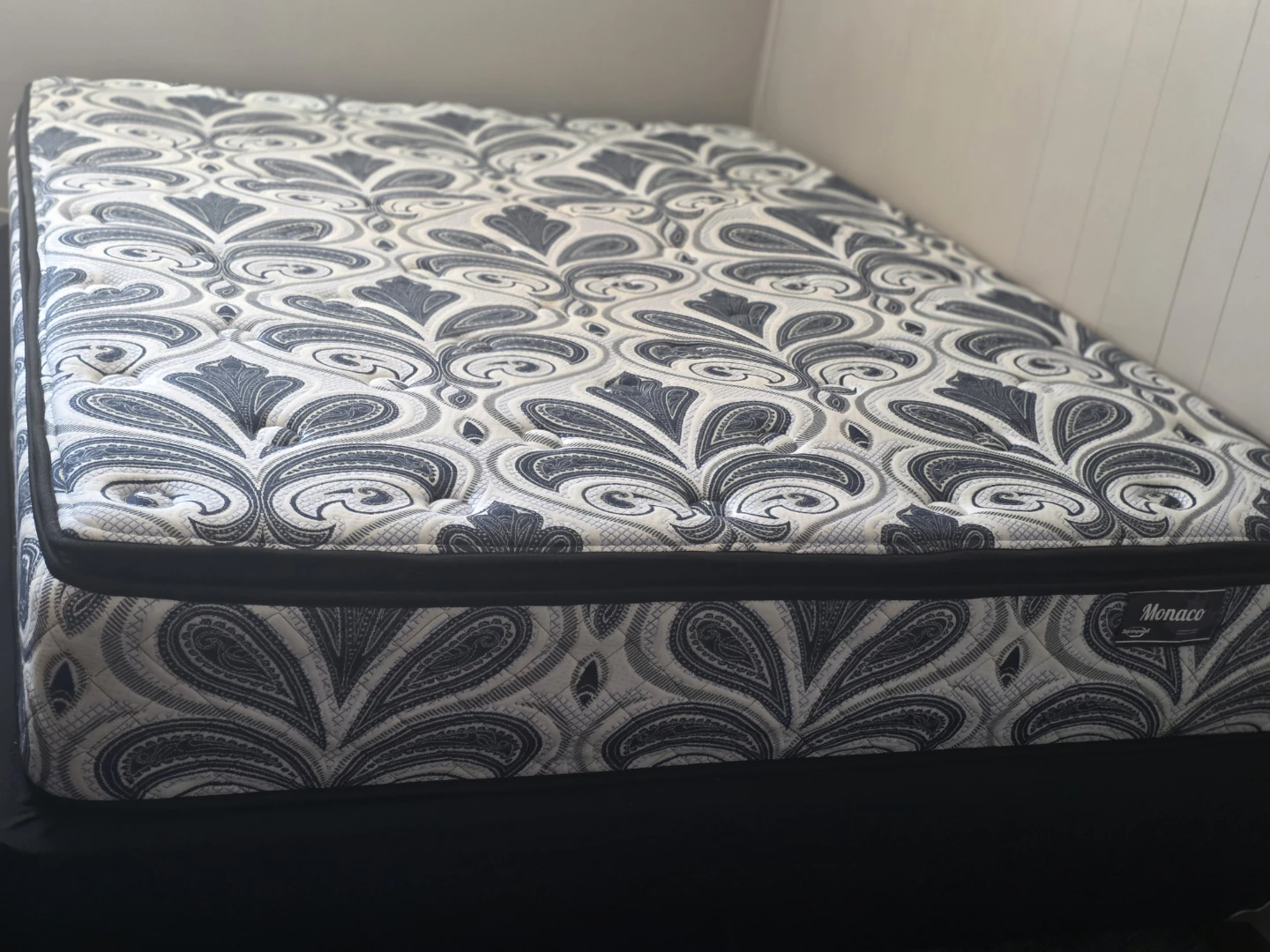 Monaco  Queen Mattress with box spring abd ion bed frame - photo 5