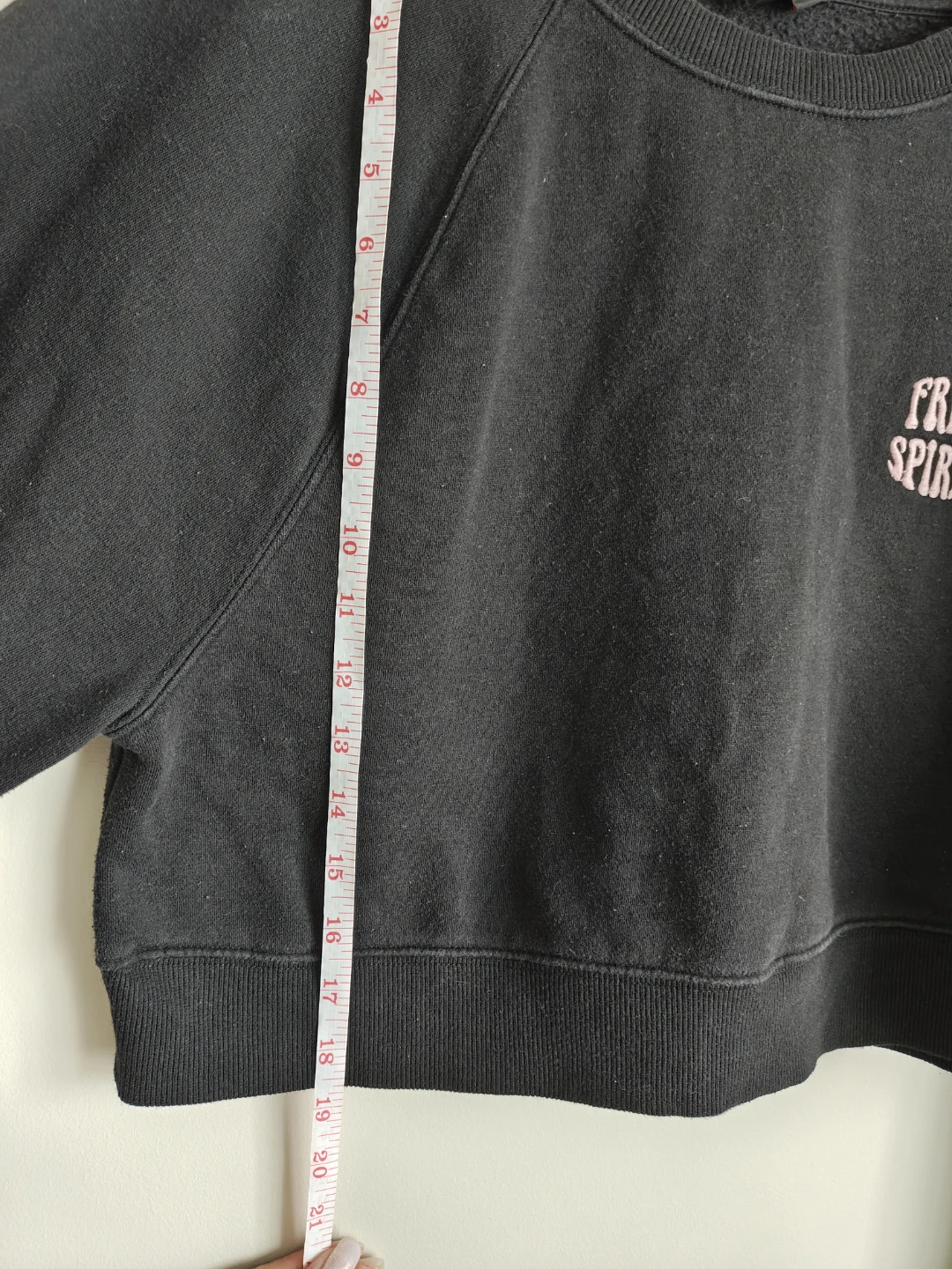 NO BOUNDARIES Black Cropped "Free Spirit" Sweatshirt - photo 5