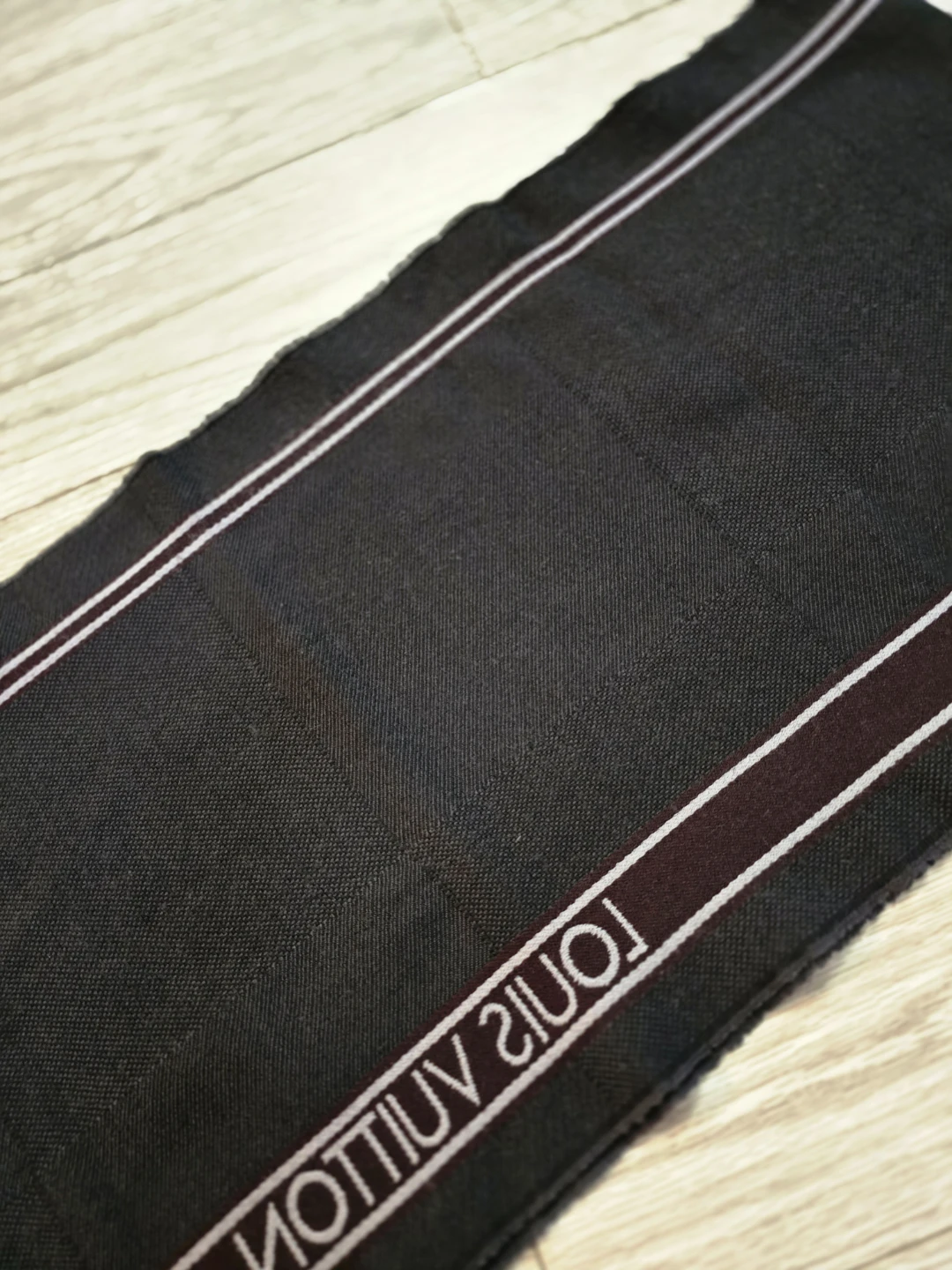 Authentic Louis Vuitton 100% Wool Scarf - photo 2