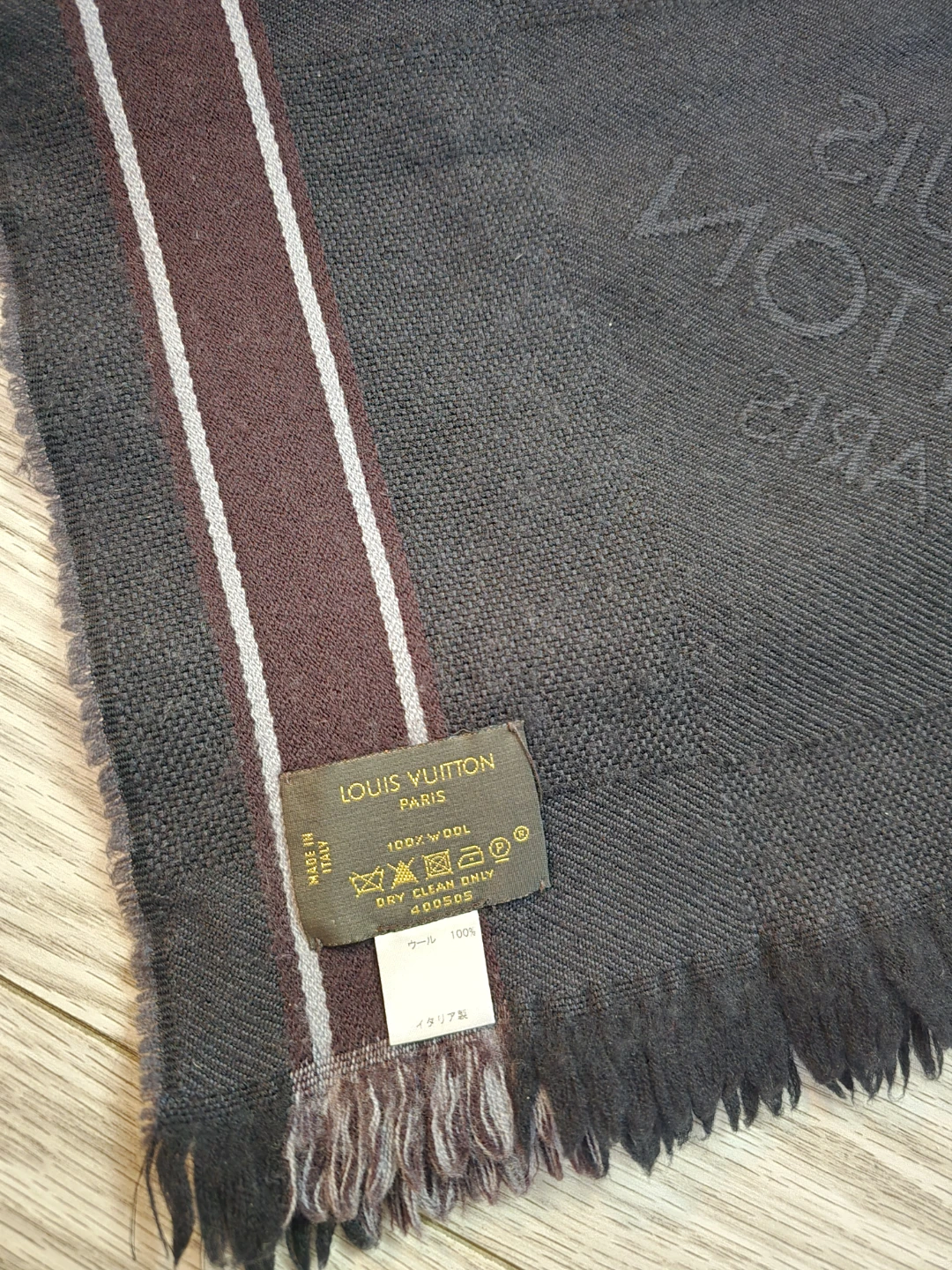 Authentic Louis Vuitton 100% Wool Scarf - photo 5