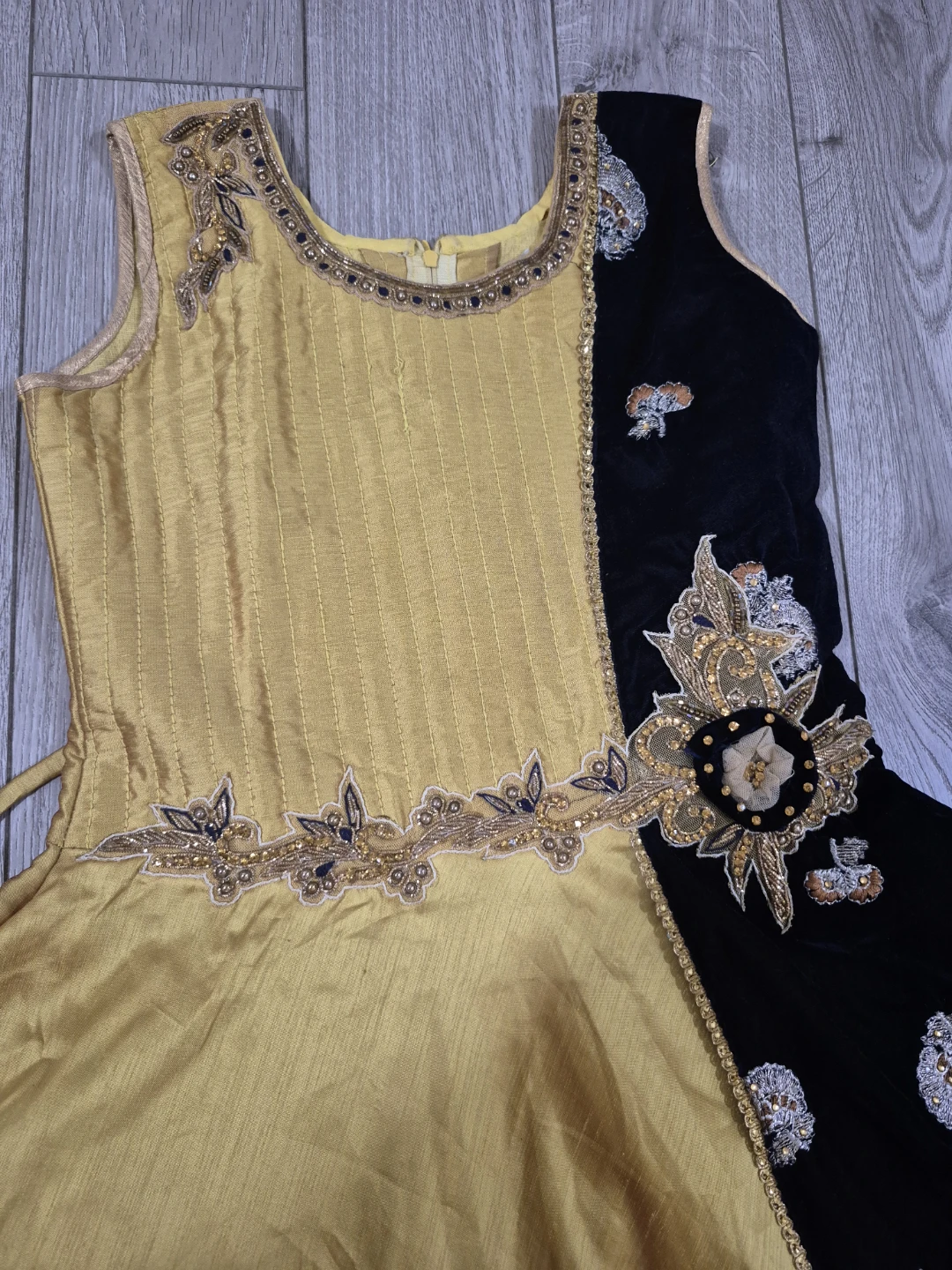Girls' Gold and Black Embellished Dress - photo 3