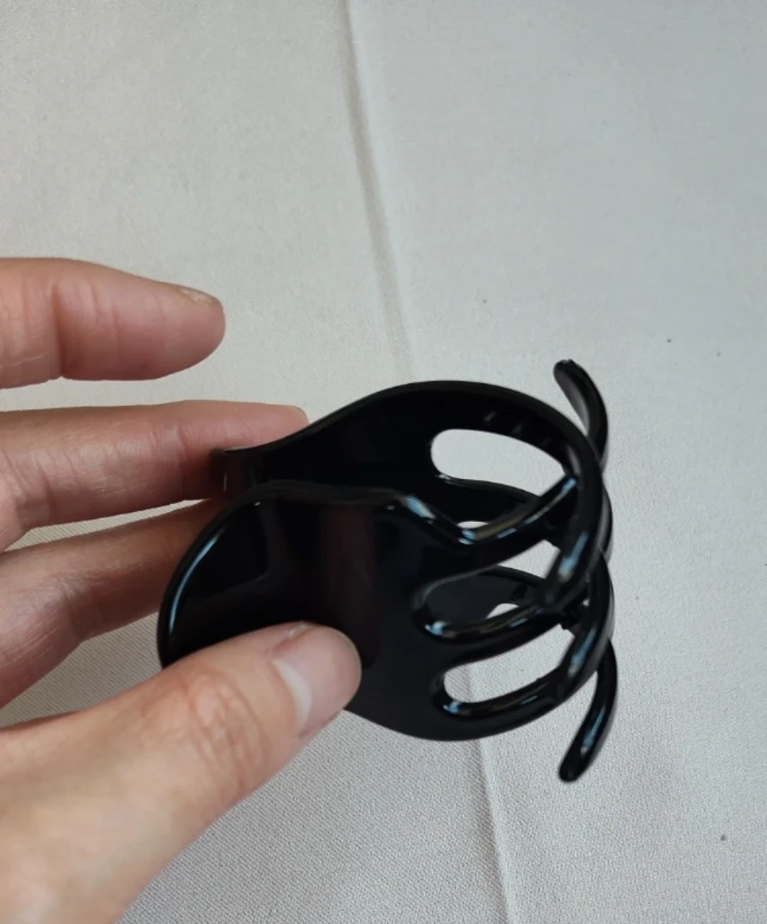 Black claw clip - photo 2