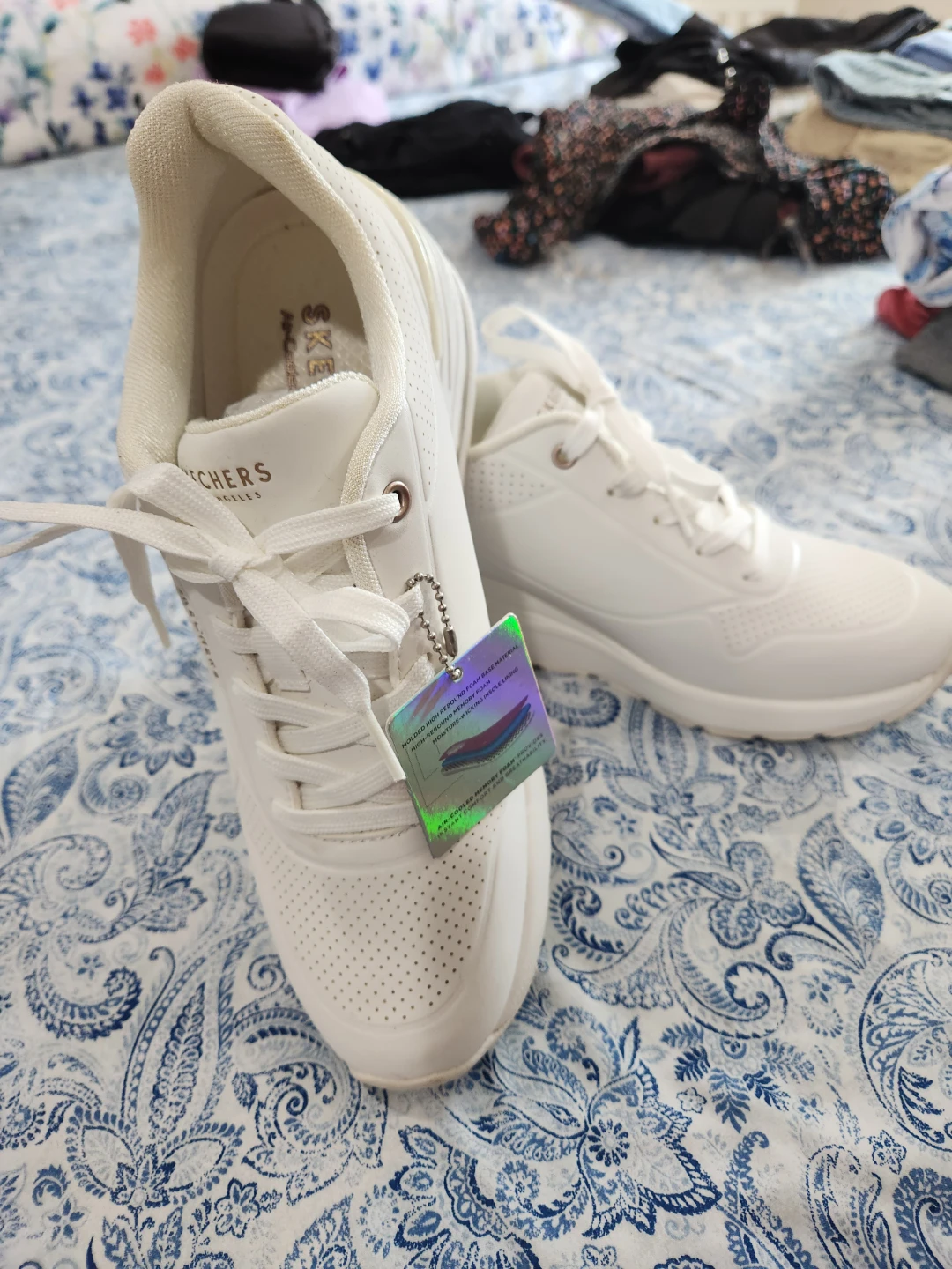 White Skechers Women's Sneakers Size 8.5 - photo 2