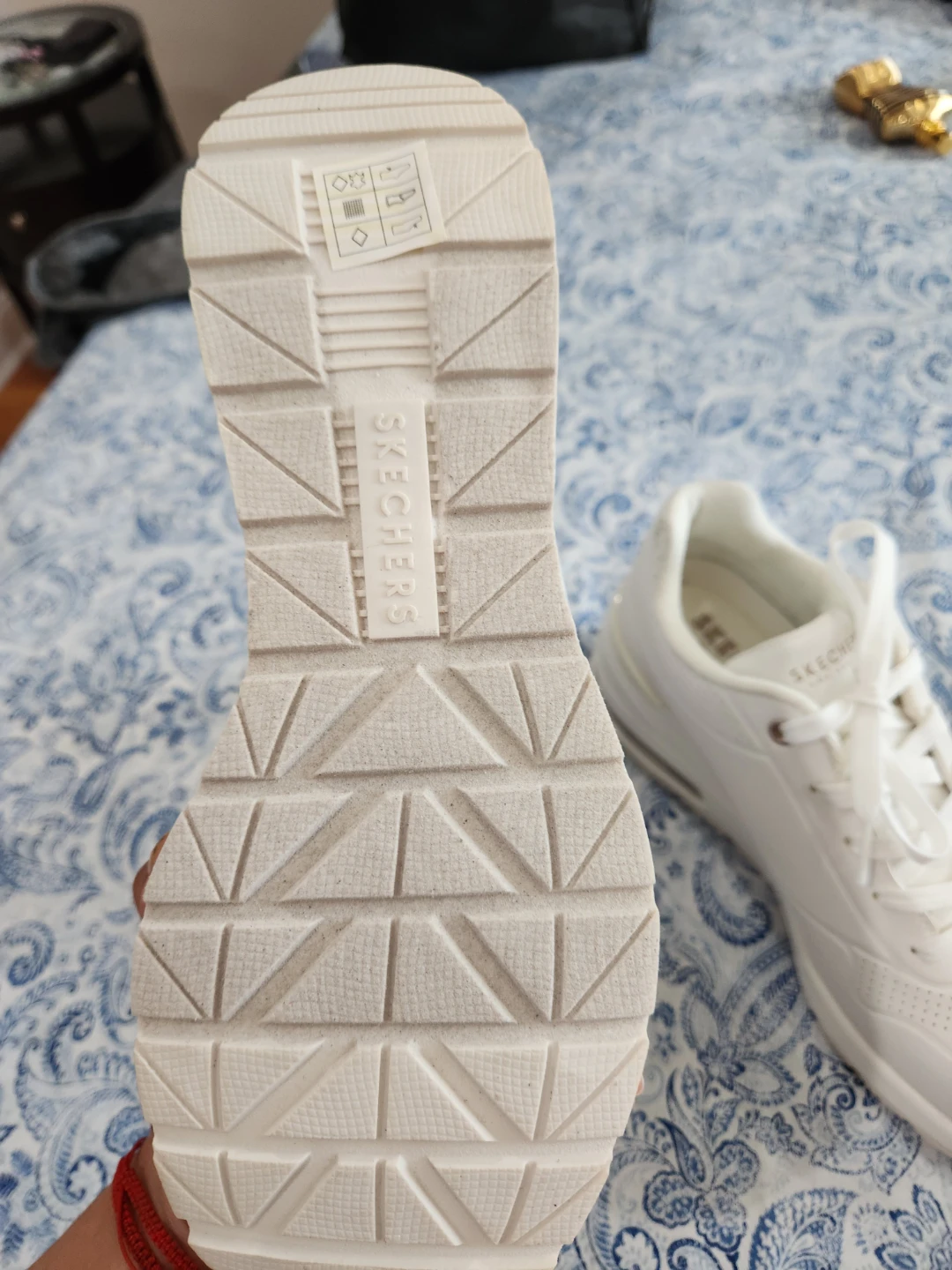 White Skechers Women's Sneakers Size 8.5 - photo 3