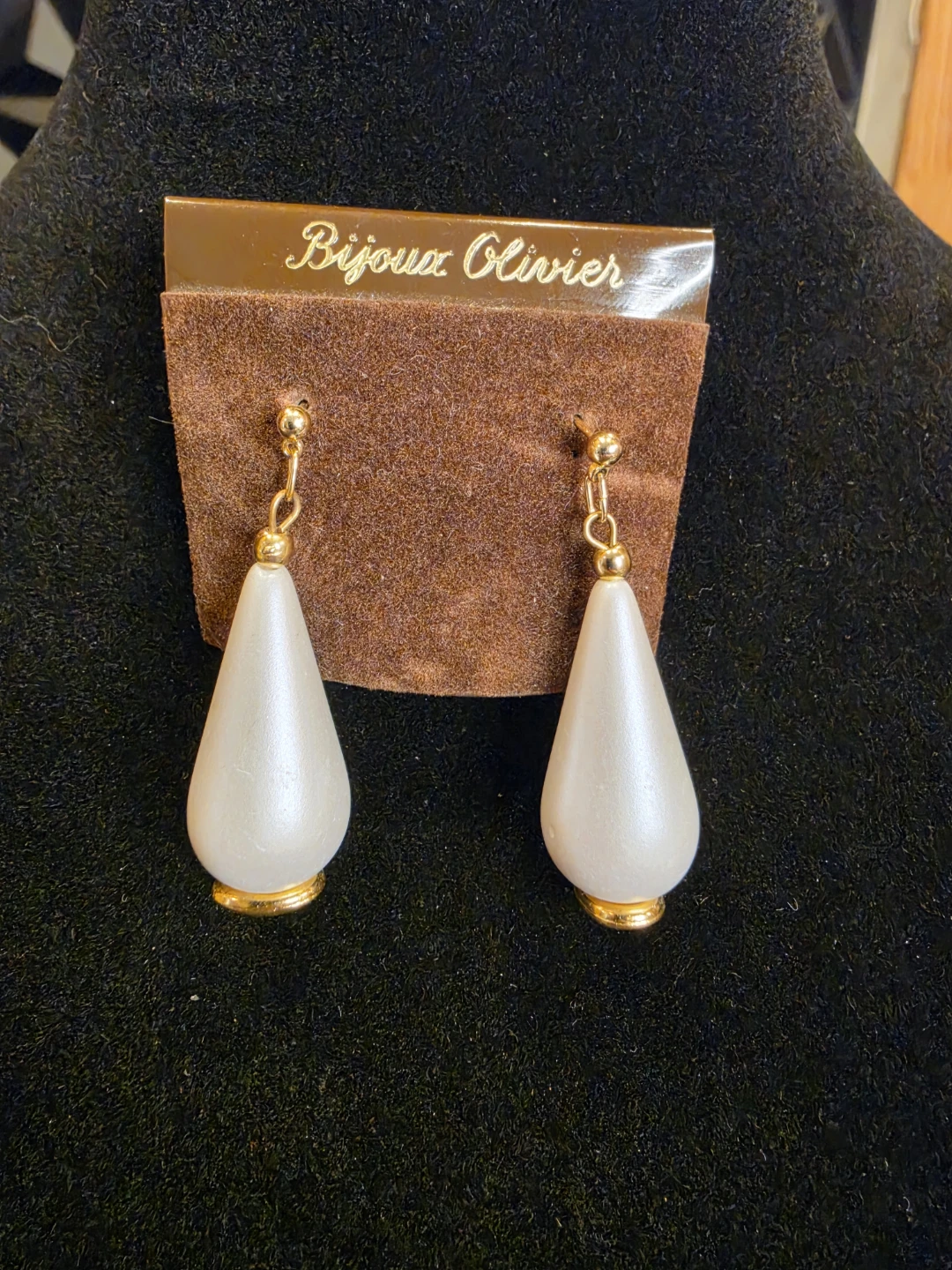 80'  Bijoux Olivier Earrings - White Teardrop and Gold Tones