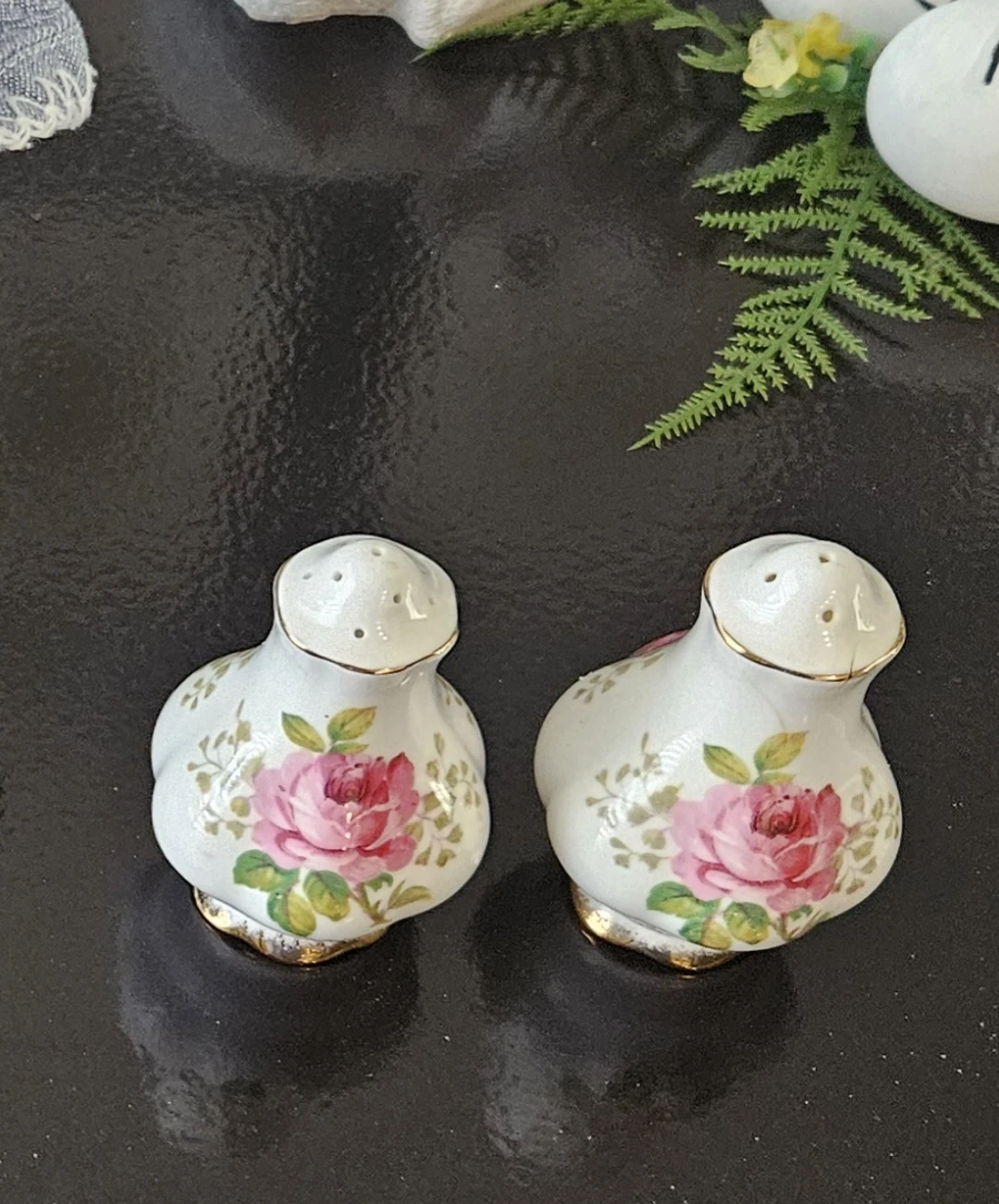Vintage Royal Albert Salt and Pepper Shakers - photo 3