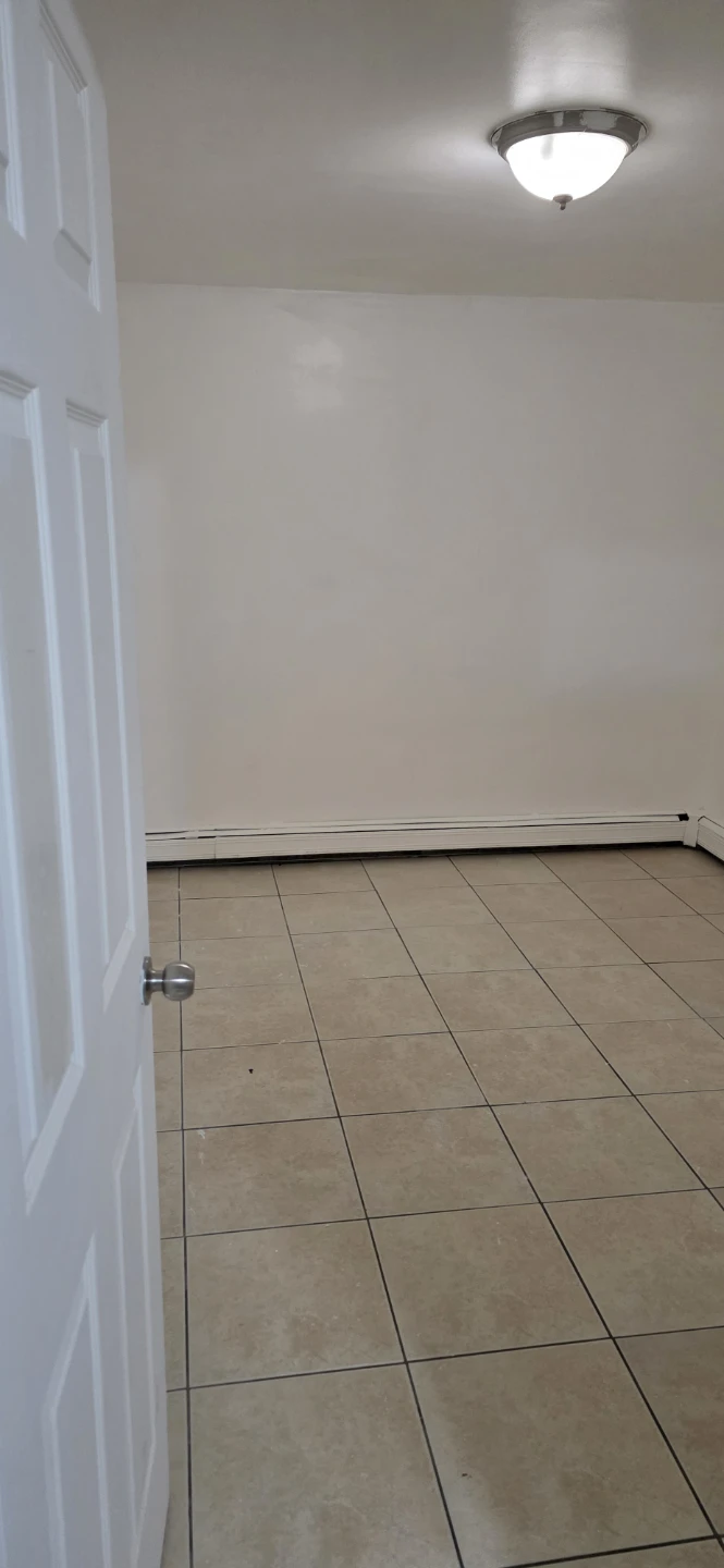 Empty Room - photo 2