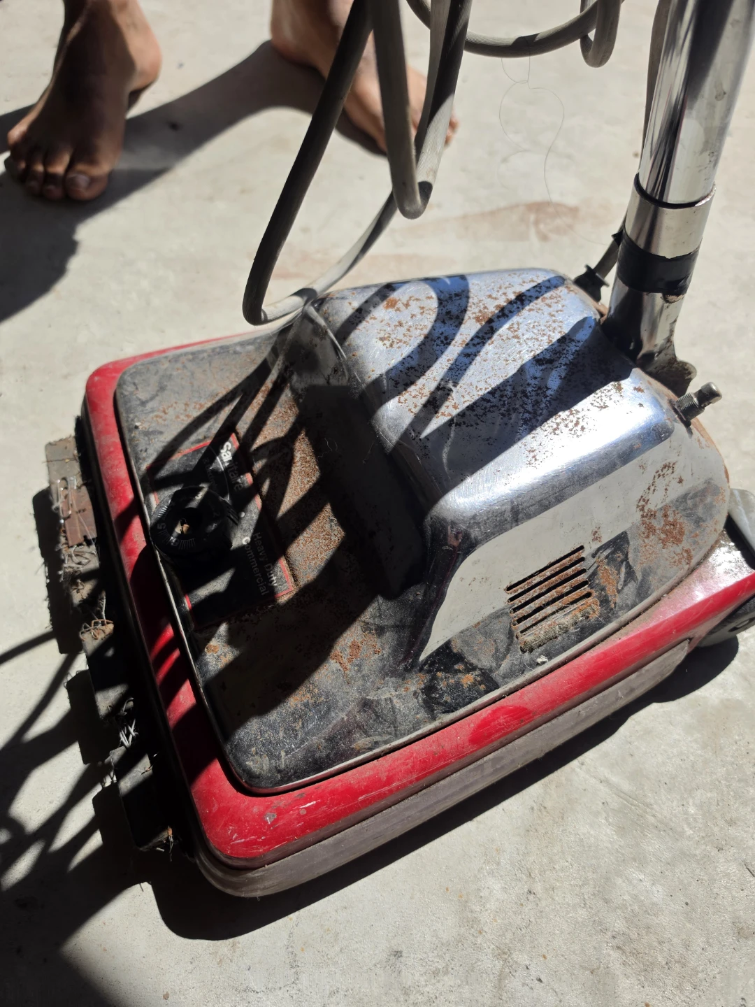 Sanitaire Heavy Duty Commercial Floor Polisher - photo 2
