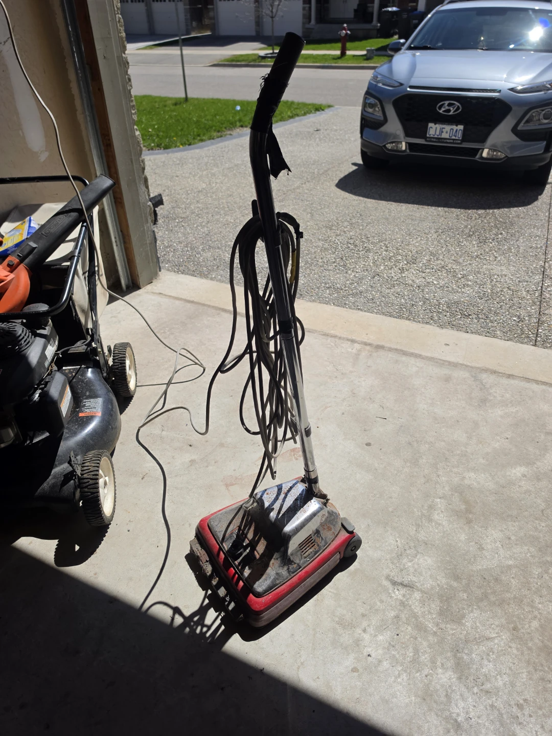 Sanitaire Heavy Duty Commercial Floor Polisher - photo 3