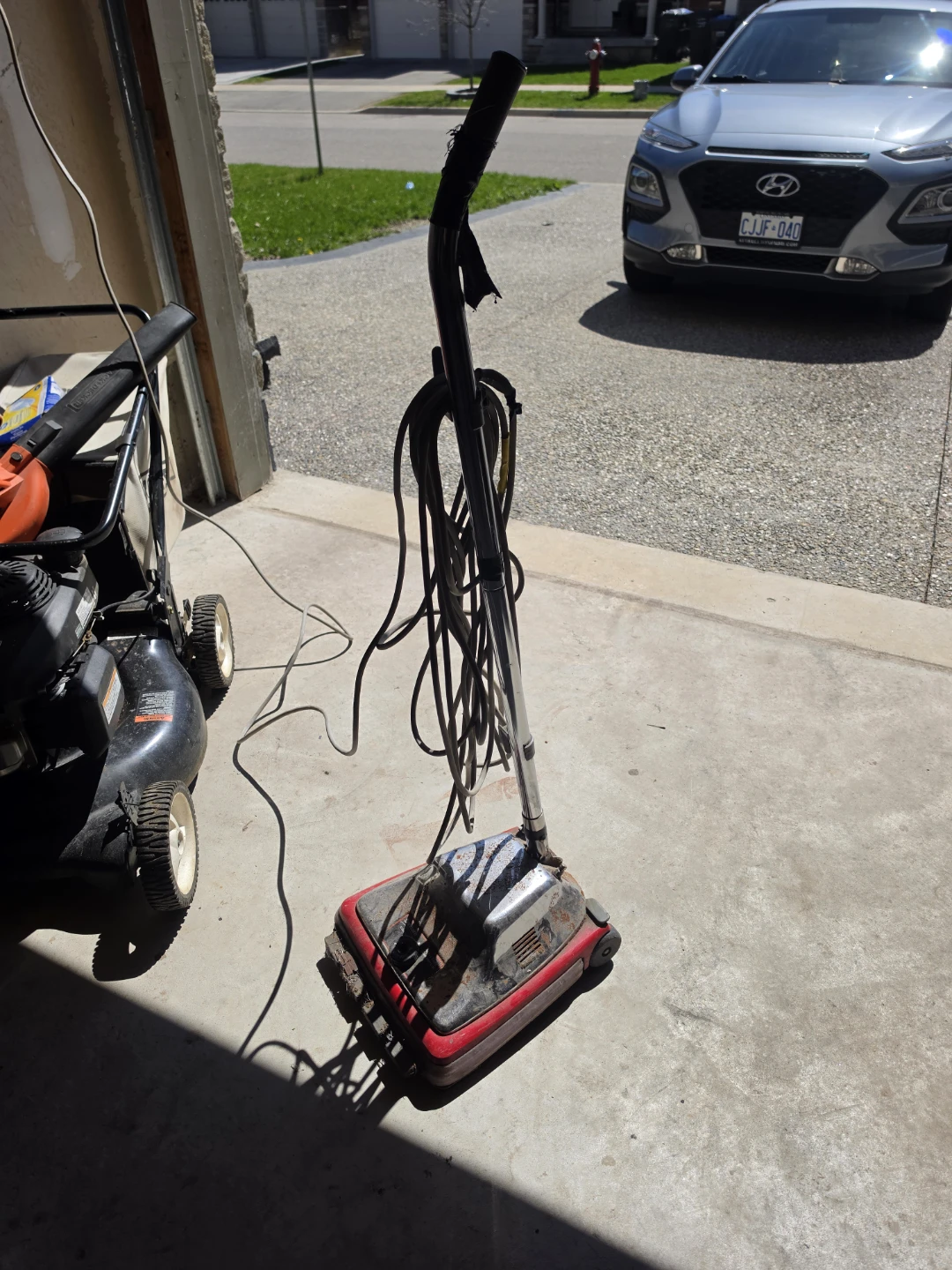 Sanitaire Heavy Duty Commercial Floor Polisher - photo 4