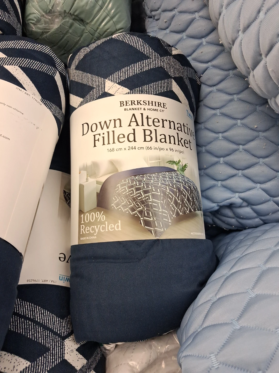 Berkshire Down Alternative Filled Blanket - Queen