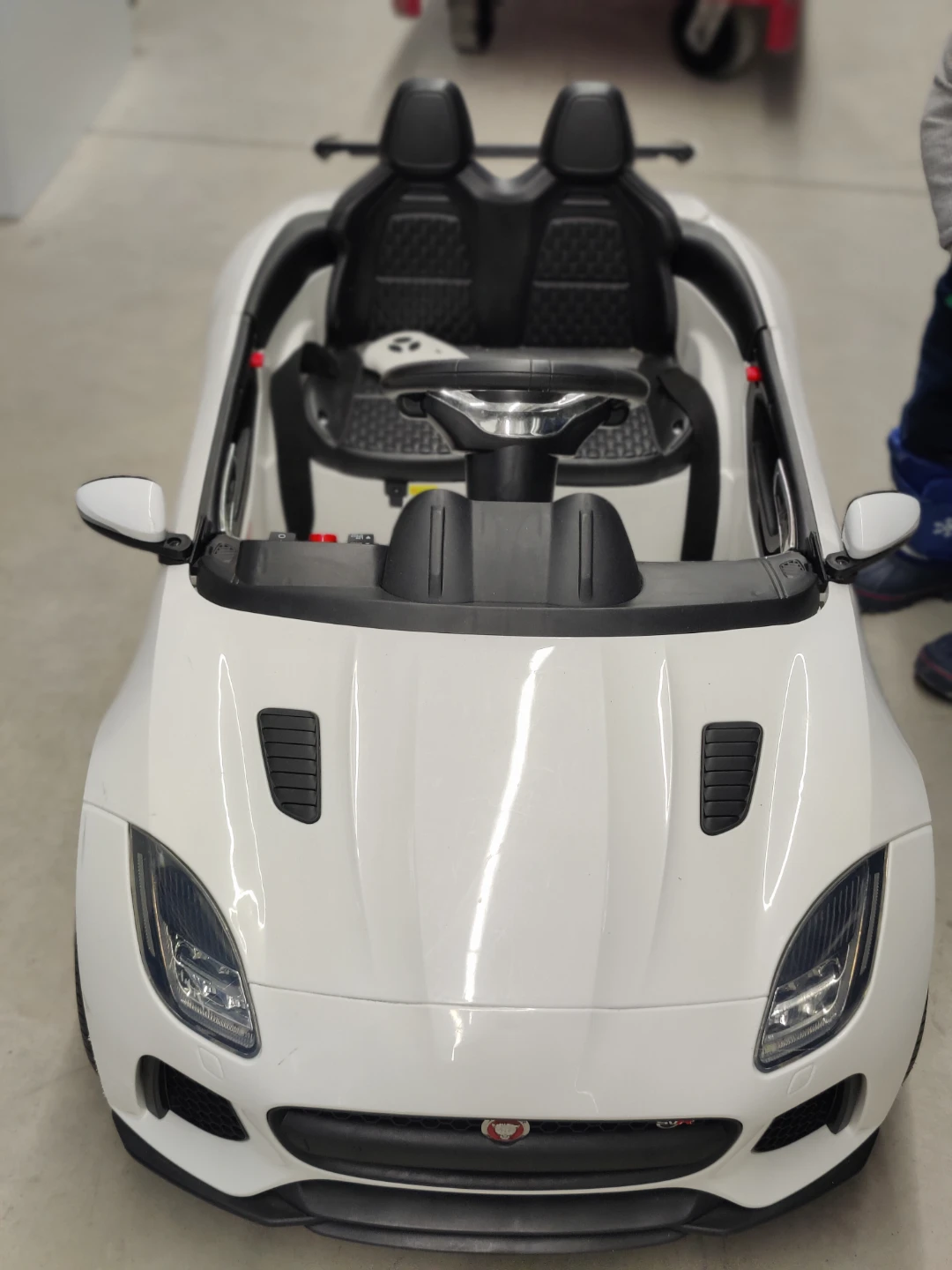 Jaguar F-Type SVR - White - photo 3