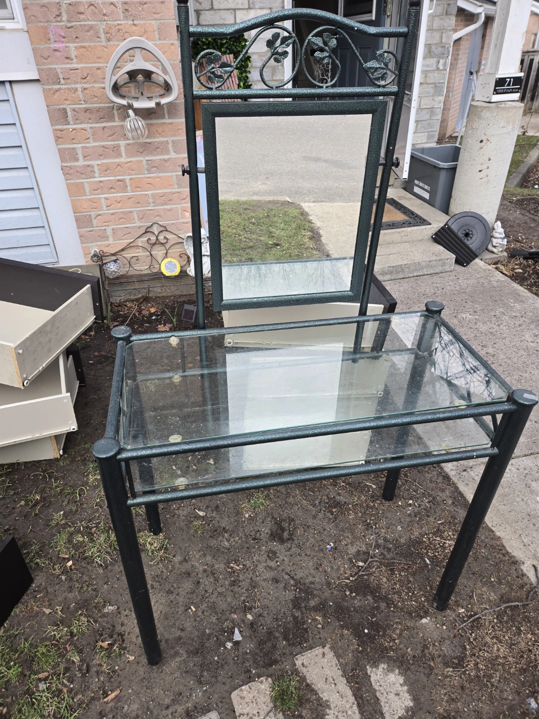 Metal Vanity Table with Mirror