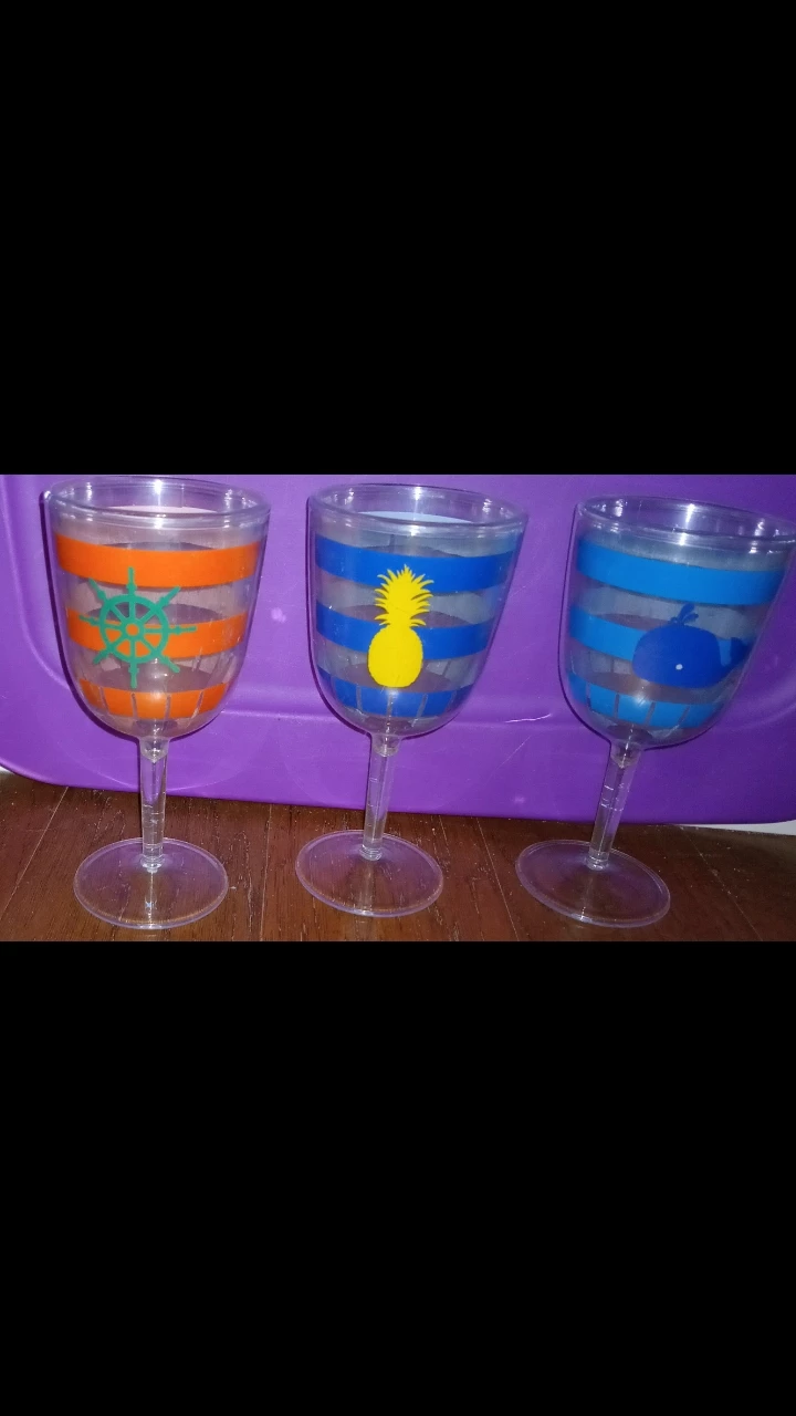 Set of 3 Plastic Wine Glasses with Tropical Designs
