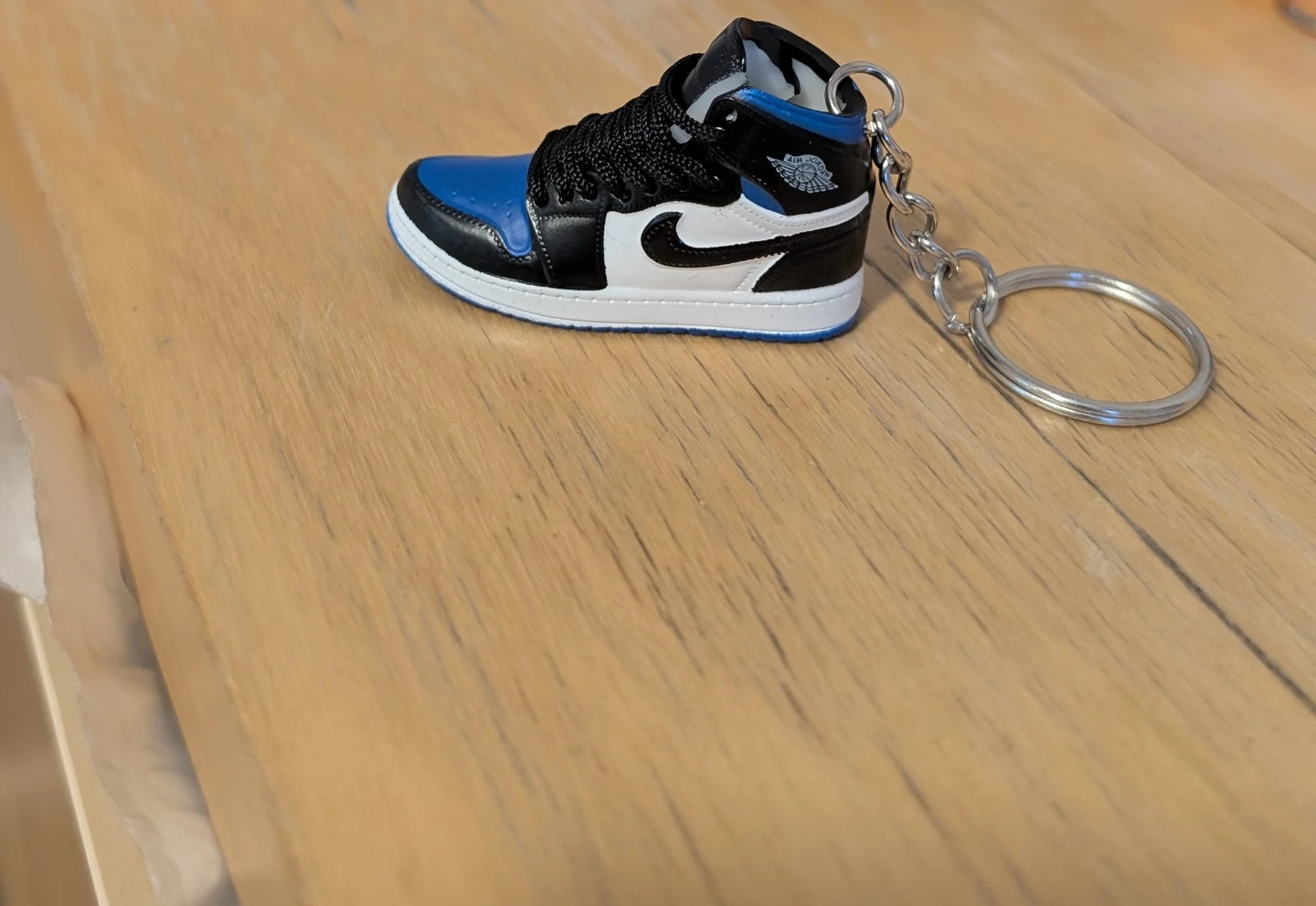Mini Sneaker Keychain – Air Jordan Style 🔥