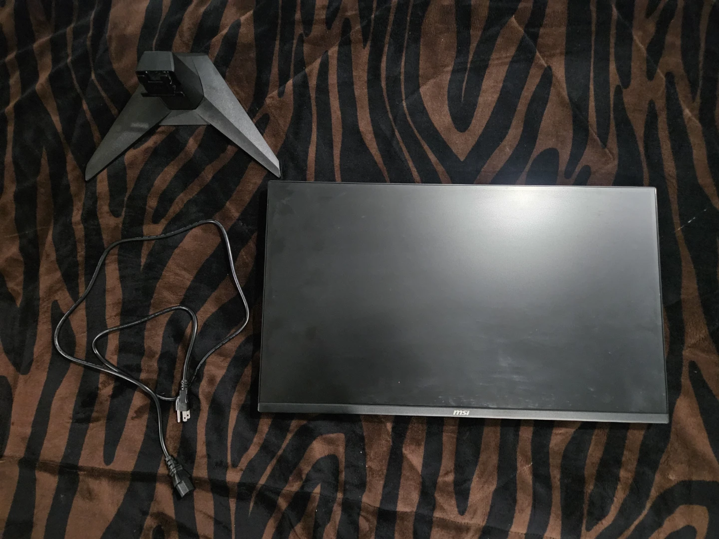 MSI Gaming Monitor with Mechanical Keyboard and Cables - photo 4