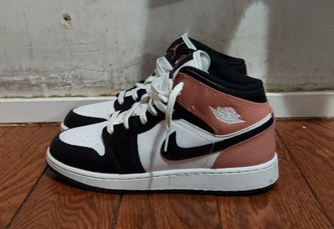 Air Jordan 1 Mid (GS) White/Black-Rust Pink Size 7Y - photo 2