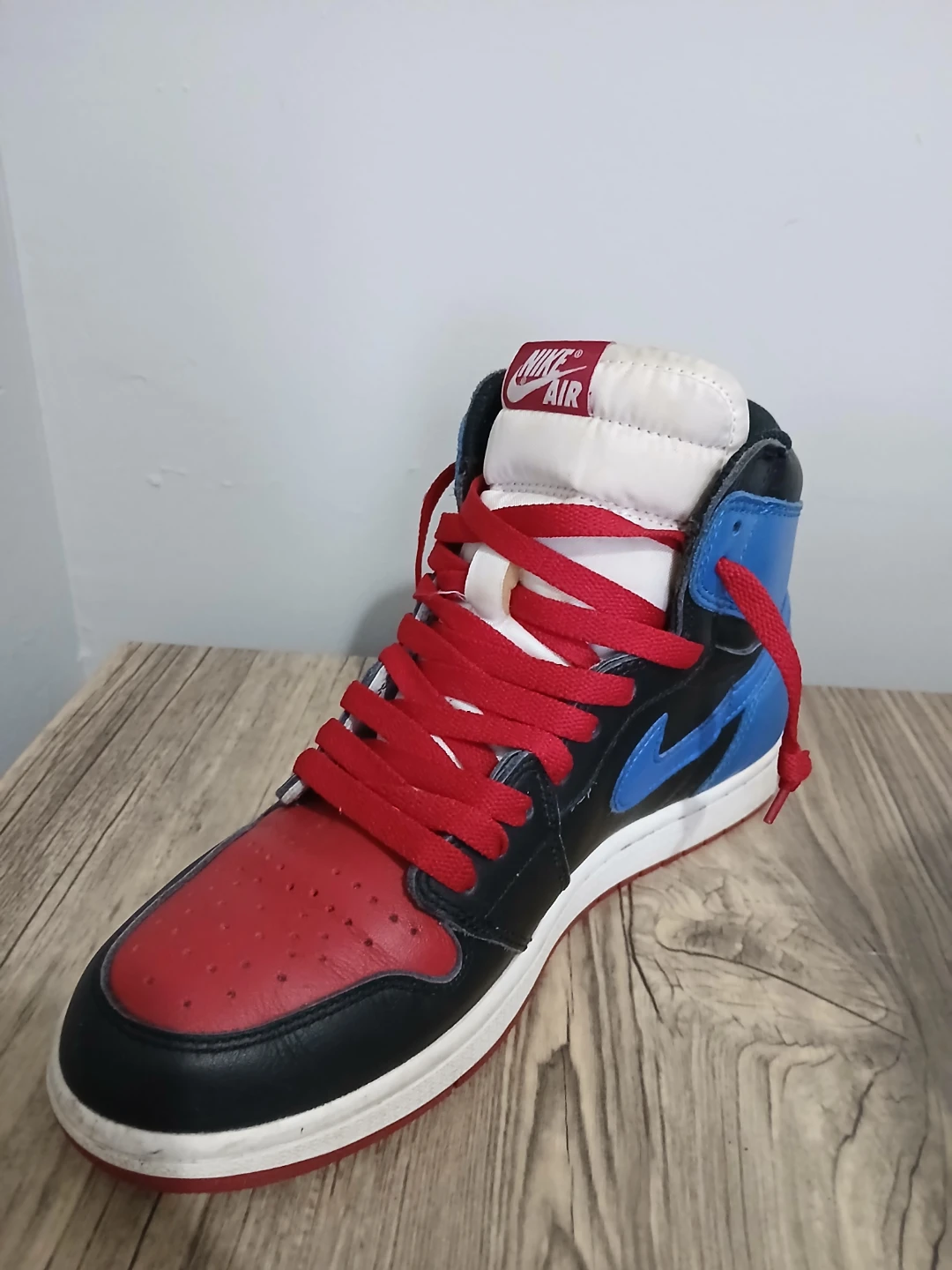 Air Jordan 1 “Top 3” – Size 8 – Authentic – Great Condition - photo 3