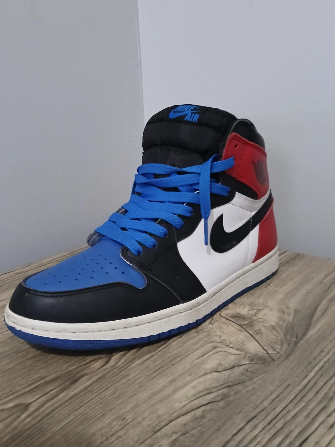 Air Jordan 1 “Top 3” – Size 8 – Authentic – Great Condition - photo 4