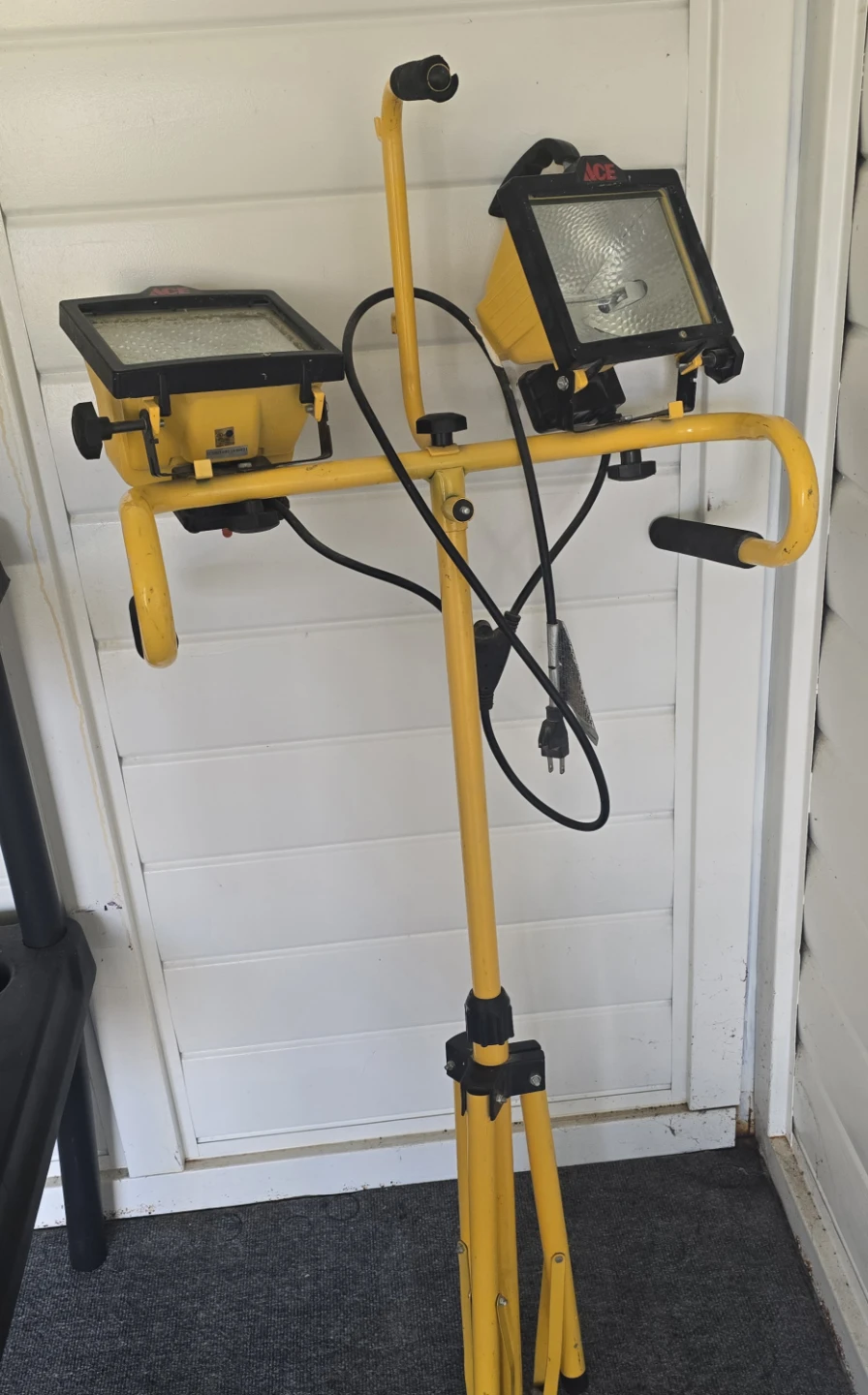 HALO Cooper Lighting TQS1000QD Stand Light Twin Yellow