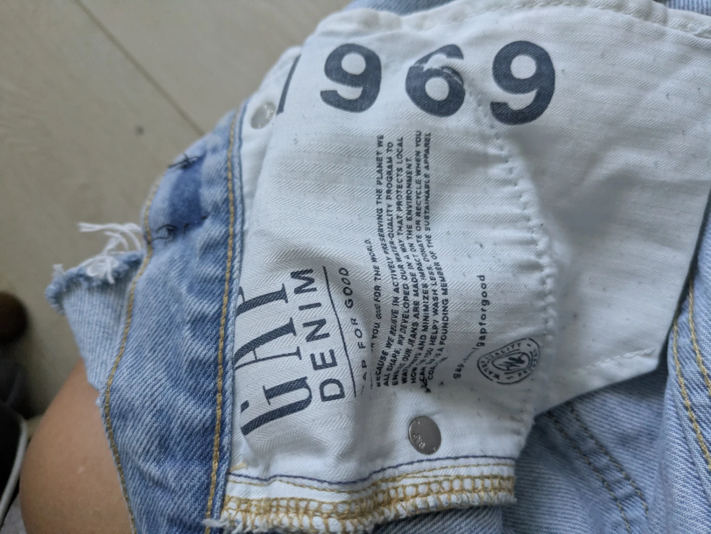 GAP Denim Shorts - Size 25 - photo 3