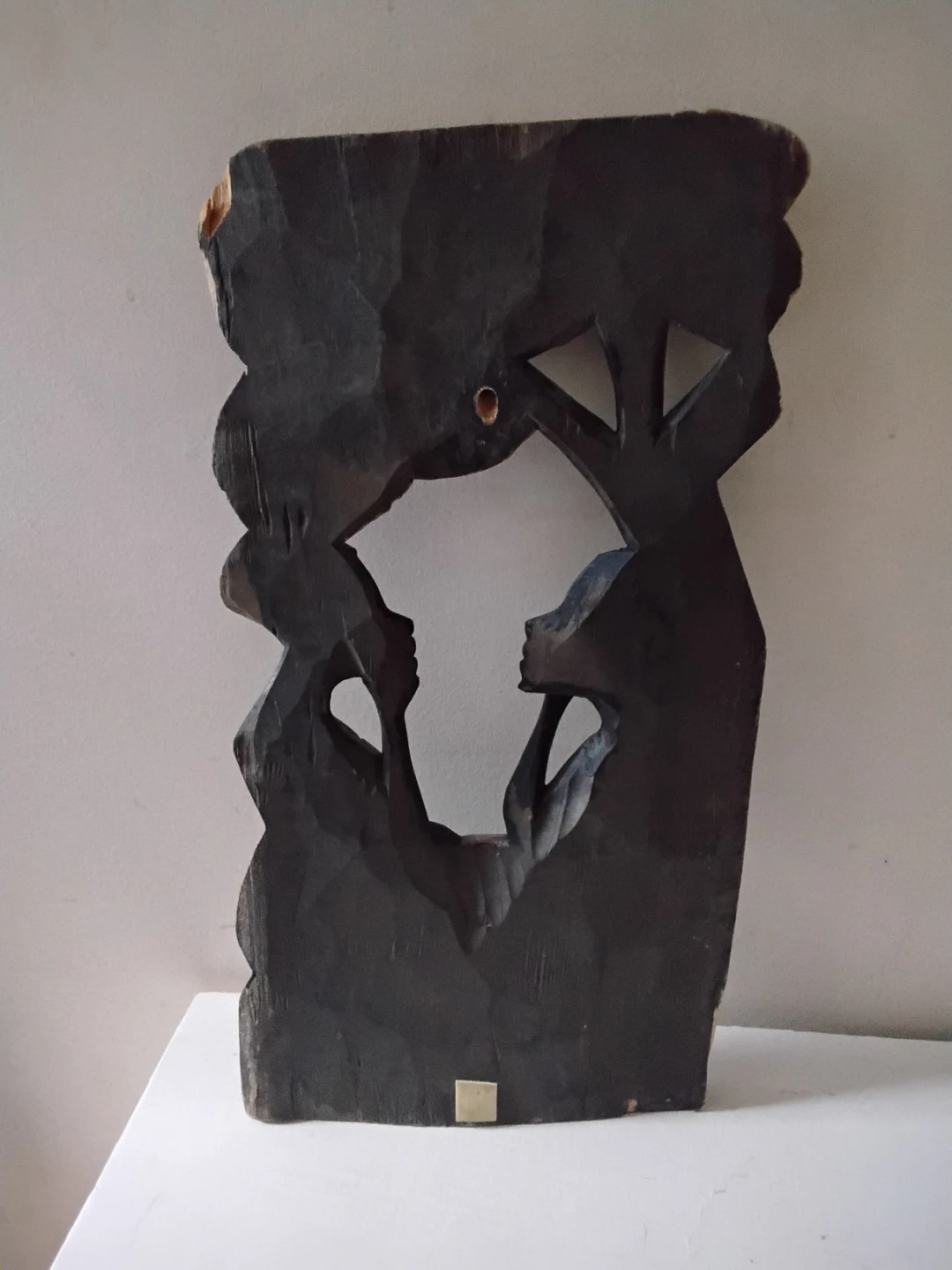 Carved wooden African couple under a tree - photo 5