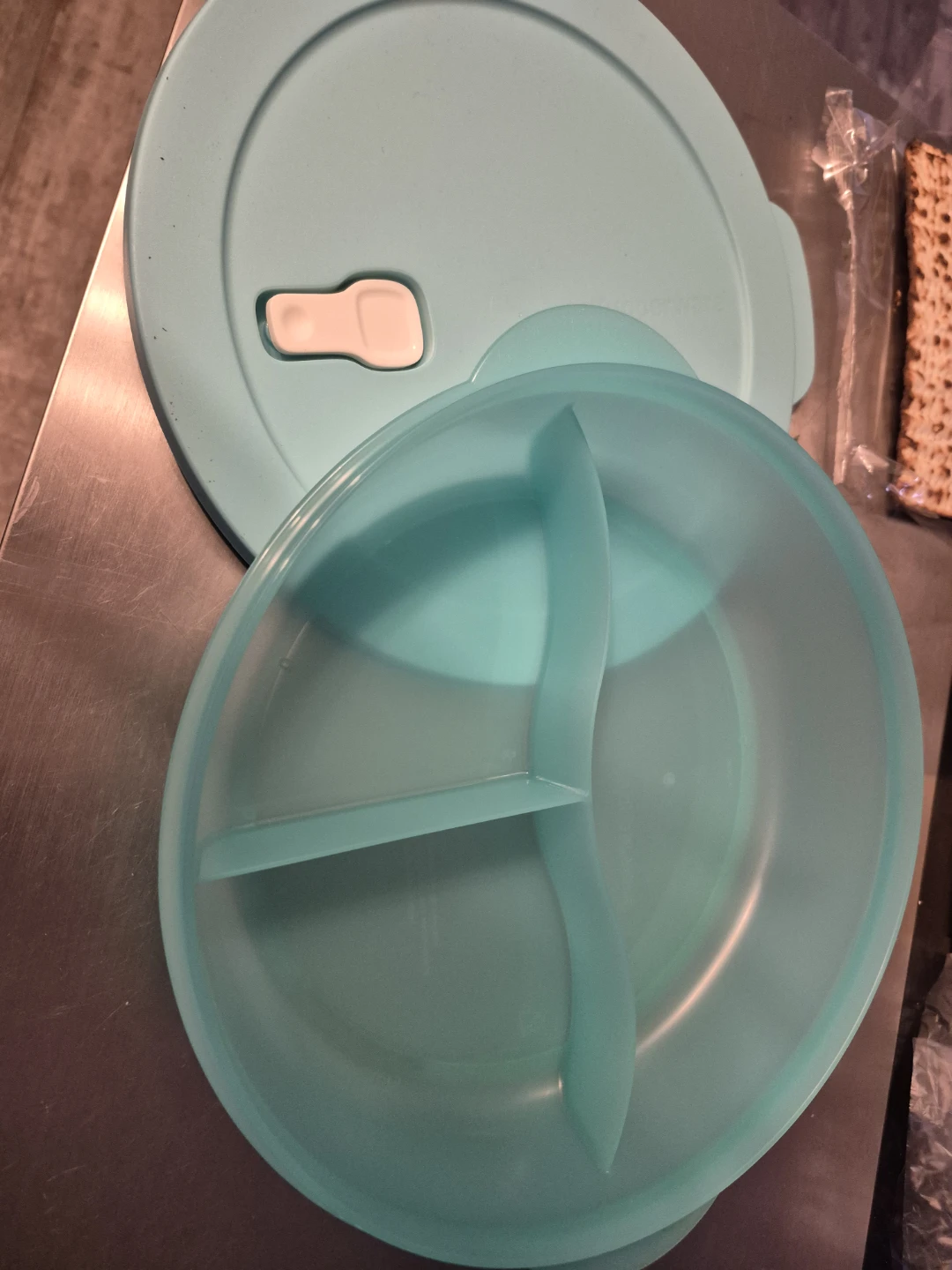 Tupperware Divided Dish with vented Lid
