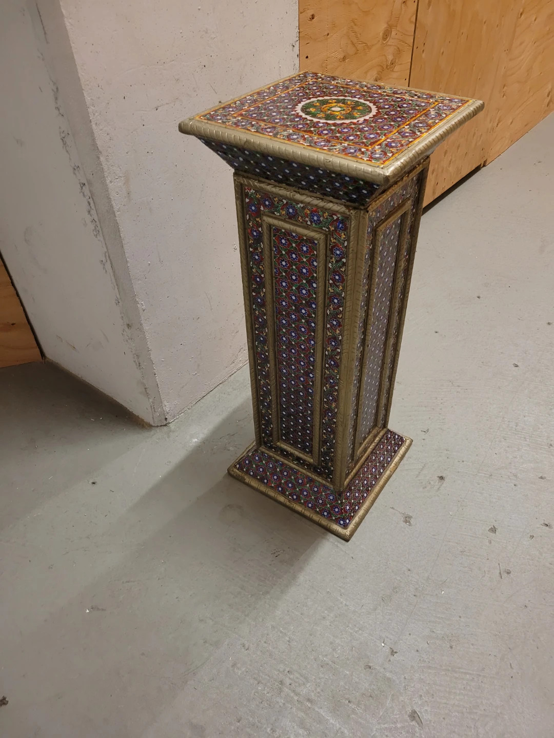 Decorative Pedestal Plant stand