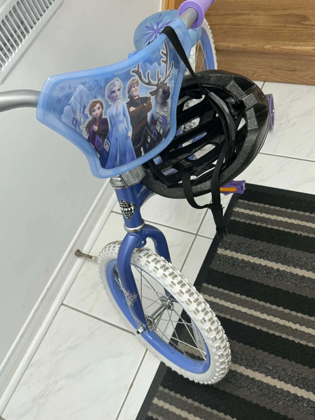 Frozen Kids Bike with Helmet and Accessories included - photo 3