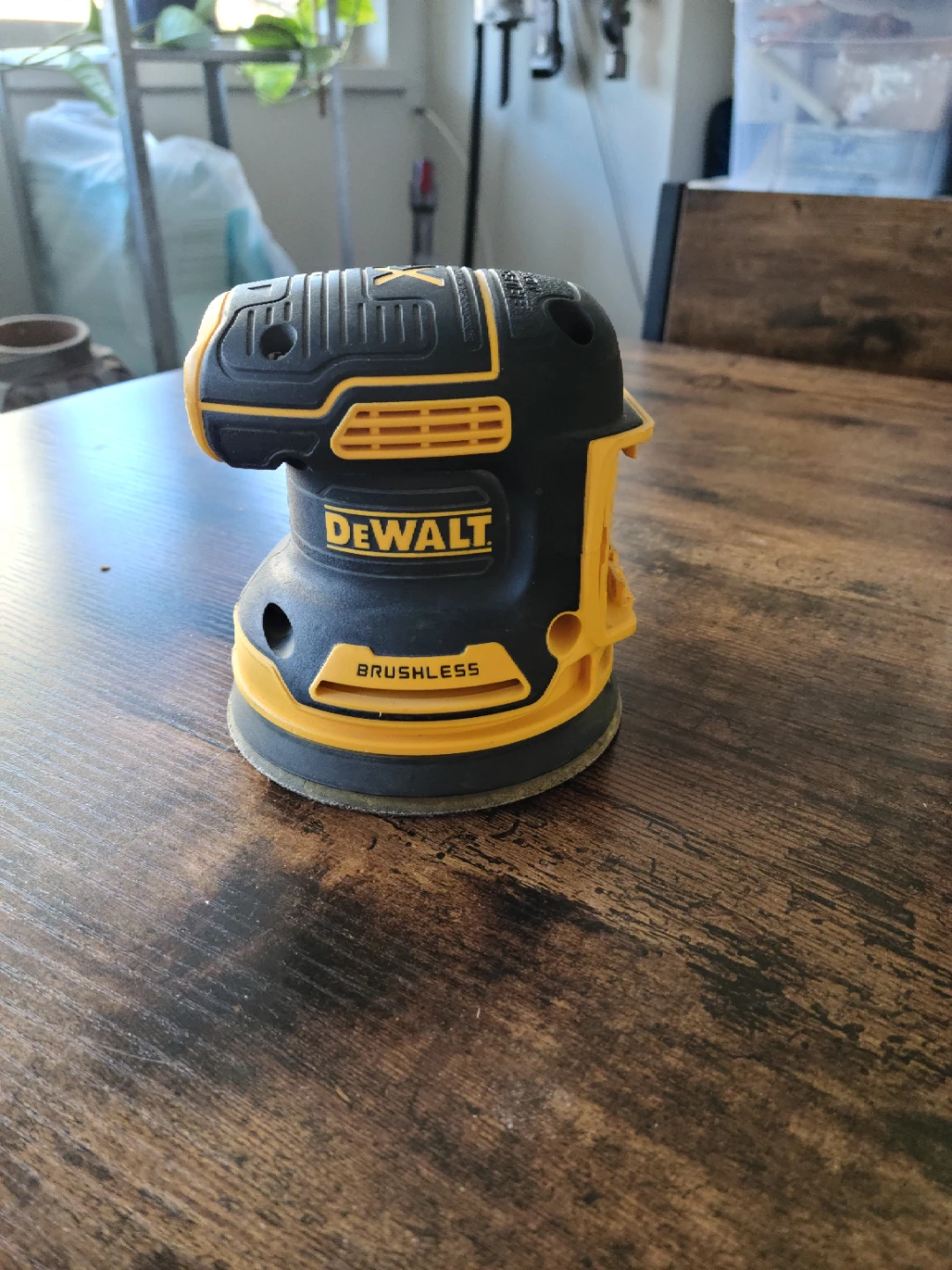 DEWALT DCW210 XR Random Orbit Palm Sander