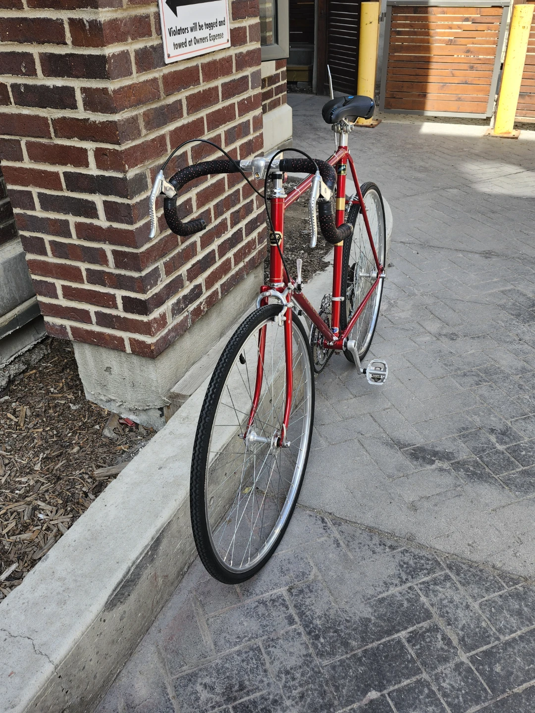 Red Norco Monterey SL Road Bike (like new) 🌱 - photo 4