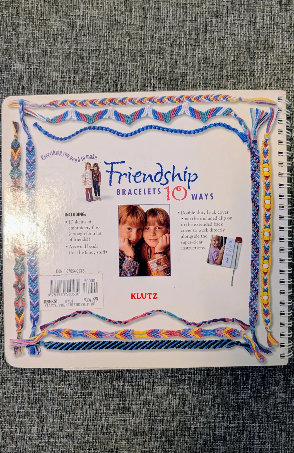 Klutz Friendship Bracelets 10 Ways Craft Kit Book - photo 3