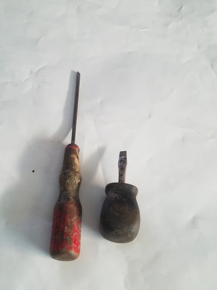 Lot of 2 Vintage Screwdrivers - photo 2